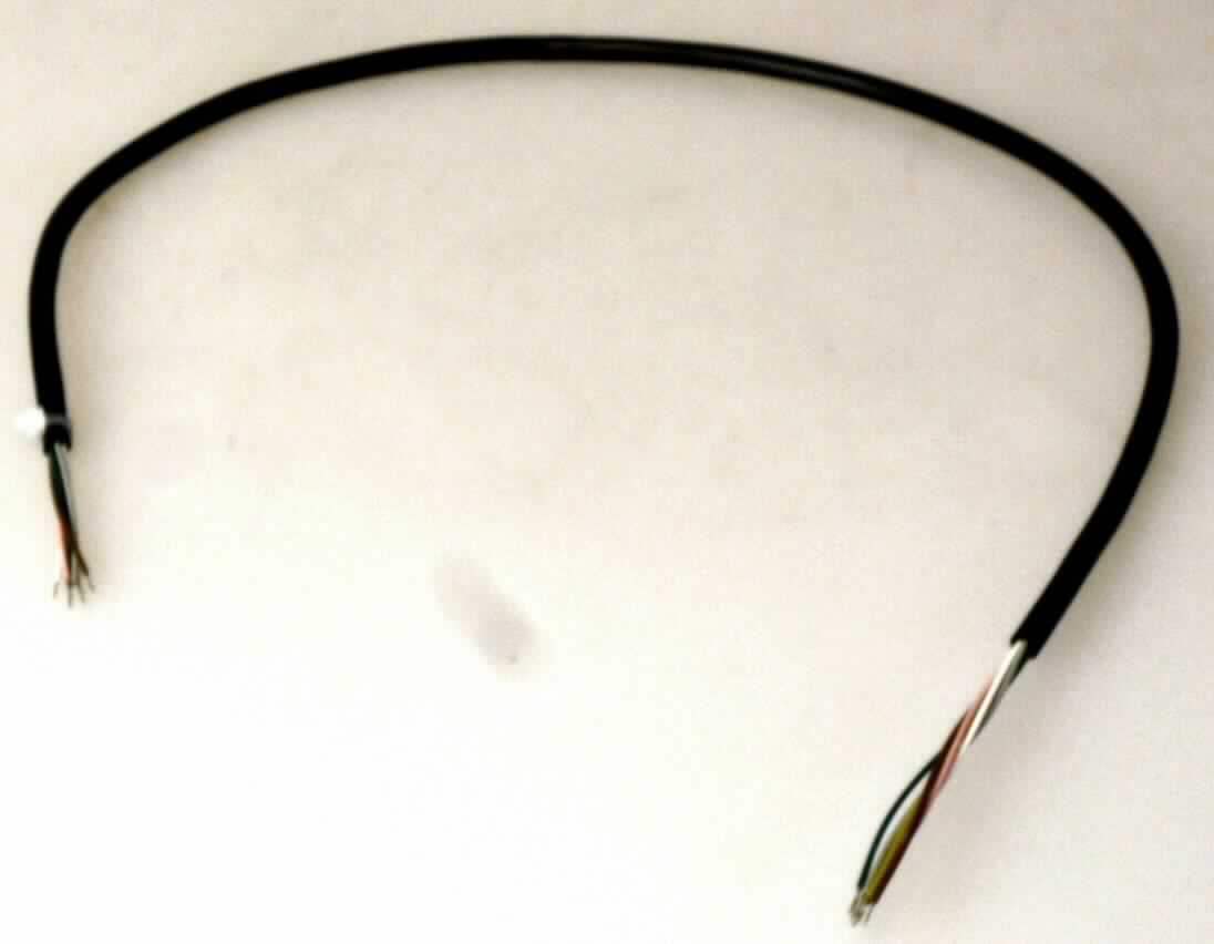 Isoliertes elektrisches Kabel (Art.-Nr. 0043024.1502),
- aus sechs einzelnen, isolierten Kupferdrahtkabeln in einer gemeinsamen Umhüllung, 
- ohne Anschlussstücke,
- mit einem Durchmesser der Leitereinzeldrähte von 0,1 mm,
- für eine Spannung von weniger als 5 V und eine Wärmebeständigkeit von 180° C,
- zur vielseitigen Verwendung (u. a. in Elektrobikes).

Die Ware ist als "isoliertes elektrisches Kabel, kein Wickeldraht, kein Koaxialkabel oder anderer koaxialer elektrischer Leiter, kein Zündkabelsatz oder anderer Kabelsatz von der für Beförderungsmittel verwendeten Art, für eine Spannung von weniger als 1.000 V, ohne Anschlussstücke, nicht von der für die Telekommunikation verwendeten Art, mit einem Durchmesser der Leitereinzeldrähte von nicht mehr als 0,51 mm, für eine Spannung von weniger als 80 V, andere" einzureihen.