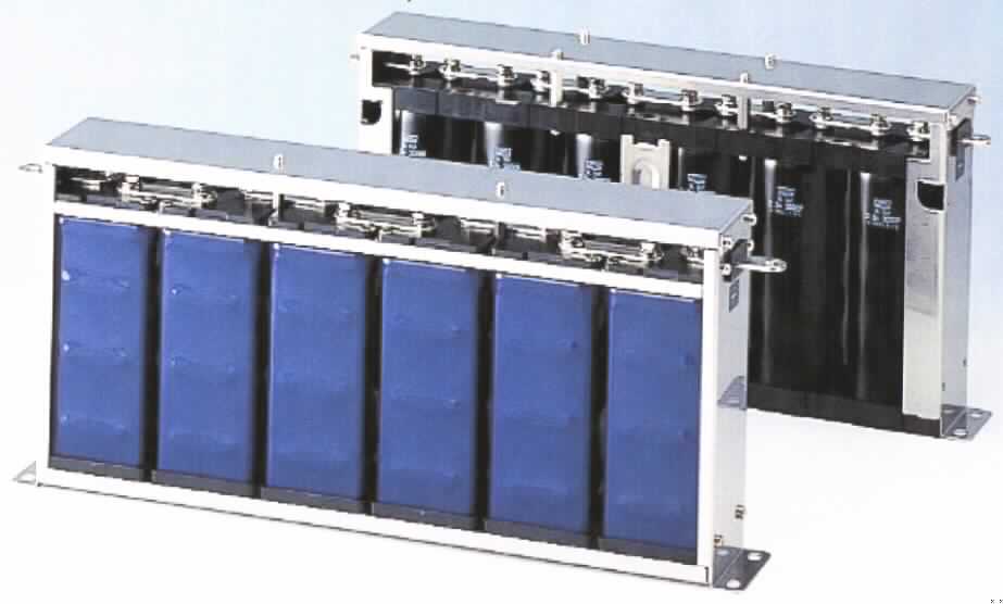 Elektrischer Doppelschicht-Festkondensator,
- aus mehreren Papierkondensatoren mit einem elektronischen Schaltkreis zur Spannungs-
  regulation in einem Rahmen mit Anschlüssen,
- für eine Spannung von 15 V,
- zur Speicherung elektrischer Energie.

"Elektrische Festkondensatoren, keine Leistungskondensatoren, Papierkondensator"
