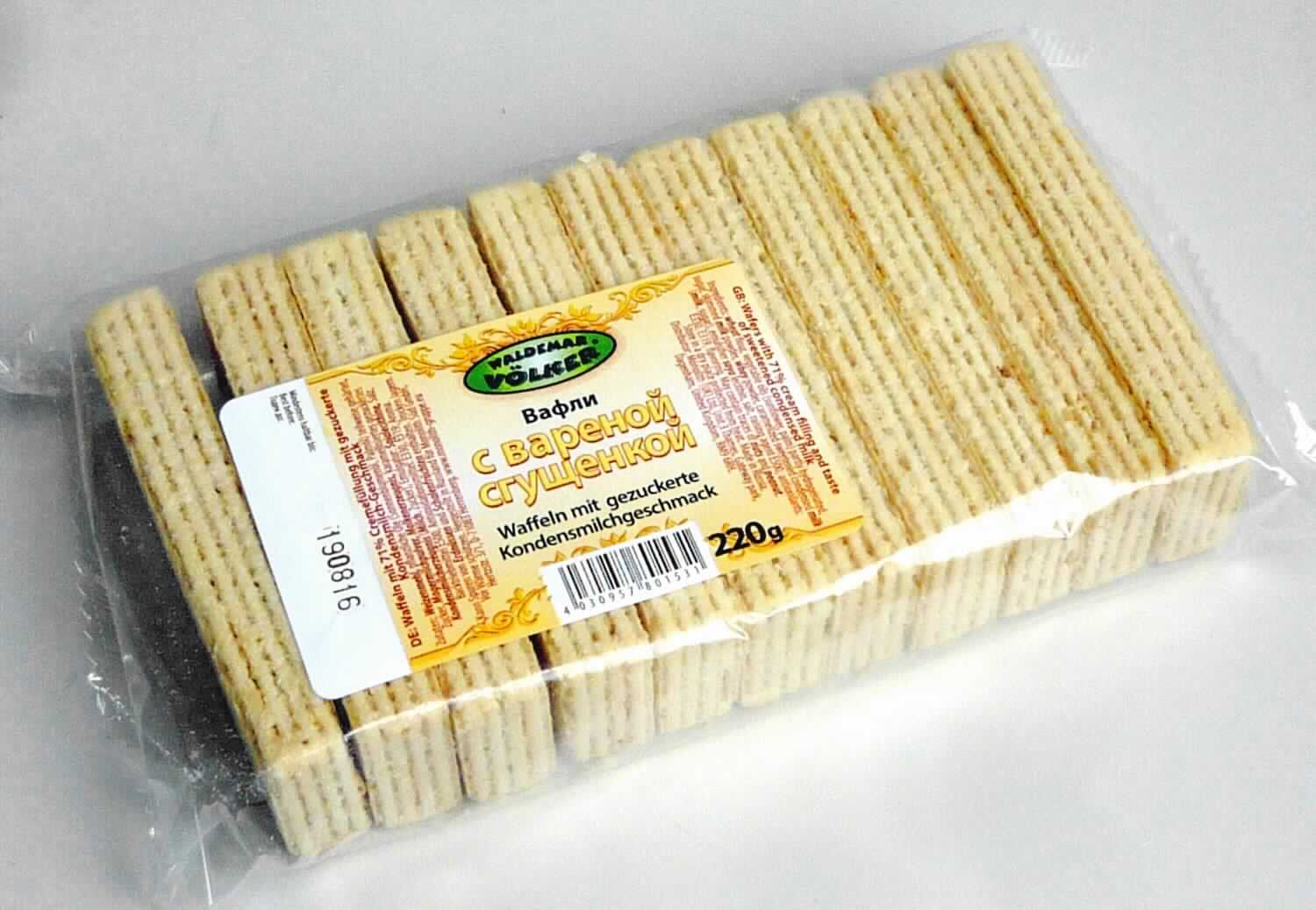 Waffeln mit Cremefüllung

Antragsangaben:
Waffeln mit 71 % Cremefüllung, mit "gezuckerte Kondensmilch"-Geschmack 

Beschreibung des vorgelegten Warenmusters:
Elf Waffelschnitten (ca. 10 cm x 3,2 cm x 1,5 cm) aus vier hellbraunen Waffelblättern, die mit einer weißen Creme 
gefüllt sind; Geschmack: Nach gesüßten Waffeln mit Kondensmilchcremefüllung; verpackt in Original-Cellophan-
beutel mit bunt bedrucktem, überwiegend kyrillisch beschriftetem Aufkleber; der Aufdruck enthält Angaben zum 
Erzeugnis (auszugsweise): "Waffeln mit 71 % Cremefüllung mit gezuckertem Kondensmilchgeschmack; 220g" 
und zu den Zutaten (siehe Feld 8).
 
Wassergehalt: 10 GHT oder weniger (nach Warenbeschaffenheit)
Stärke/Glucose*: 5 bis weniger als 25 GHT
Saccharose/Invertzucker/Isoglucose**: 30 bis weniger als 50 GHT
Milchfett**: weniger als 1,5 GHT
Milchprotein**: weniger als 2,5 GHT

*: festgestellt gemäß VO (EG) 900/2008, VO (EU) 118/2010
**: festgestellt gemäß VO (EG) 900/2008

Backware, Waffel mit einem Wassergehalt von 10 GHT oder weniger, nicht mit Schokolade oder kakaohaltigen 
Überzugsmassen überzogen oder bedeckt, nicht gesalzen