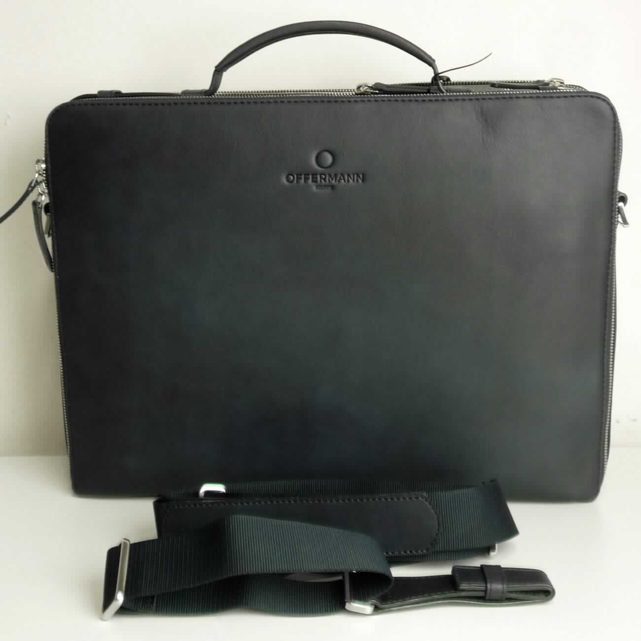 Aktentasche, sog. Workbag Large - Businesstasche, Abbildung siehe Anlage, 
- gemeinsam mit einem einfachen Beutel aus Spinnstoffen für den Einzelverkauf aufgemacht (der Beutel ist in die  
  Tasche eingelegt); der Beutel ist geringwertig und im Hinblick auf die Verwendung als unbedeutend zu betrachten, 
  er ändert das Wesen der Hauptware nicht und ist deshalb wie diese einzureihen,
- mit einer Außenseite aus Leder, 
- mit einem Handtragegriff und einem abnehmbaren, verstellbaren Schultertragegurt, 
- mit einem eingesetzten Einsteckfach mit zwei Reißverschlüssen auf der Rückseite, 
- mit zwei Hauptfächern, jeweils mit einem über drei Seiten umlaufenden Reißverschluss, 
- - ein Hauptfach ohne weitere Inneneinteilung, 
- - ein Hauptfach mit seitlichen Dehnfalten, innen dreifach unterteilt, mit einem Mittelstegfach mit Reißverschluss, 
    einem Fach (hinten) ohne Ausstattung und ein Fach (vorn) mit einem eingesetzten Reißverschlussfach, drei 
    aufgesetzten Einsteckfächern, zwei Stiftschlaufen und einem abnehmbaren Schlüsselband mit Karabinerhaken, 
    gefüttert, 
- mit den Abmessungen von ca. 40 cm (Breite) x 28 cm (Höhe) x 10 cm (Tiefe), 
- keine Hinweise auf Handarbeit, 
- eingesteckt in eine Kunststofftüte, verpackt in einen Karton. . 

"Aktentasche, mit Außenseite aus Leder, nicht handgearbeitet"