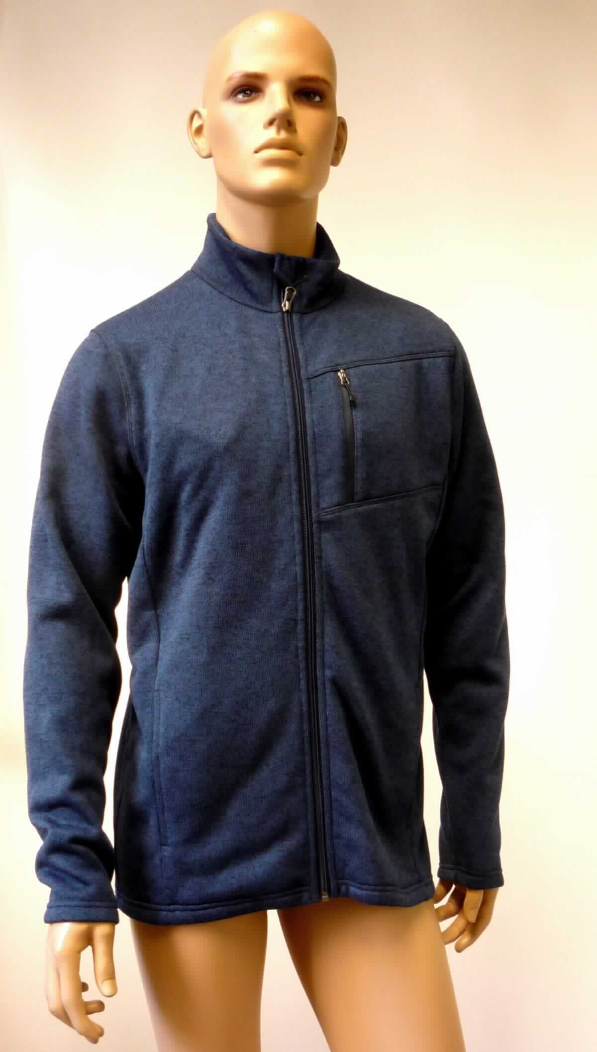 Jacke, sog. Graham Fleecejacke, Größe M, Foto siehe Anlage,
- aus ca. 1,5 mm dicken, einseitig (Innenseite) gerauten, buntgewirkten Gewirken (melierte Garne) aus laut 
  Antrag 100 % Polyester (synthetische Chemiefasern),
- über den Schritt reichend (Rückenlänge: ca. 77 cm), 
- mit einem Stehkragen,
- vorn mit einer durchgehenden Öffnung mit einem bis in die Kragenspitzen reichenden Reißverschluss, 
  am Kragenrand mit einer kurzen Überlappung von links auf rechts (Männerkleidung),
- mit langen Ärmeln, an den Ärmelenden gesäumt,
- vorn mit einer eingesetzten Brusttasche mit Reißverschluss und mit zwei eingesetzten, offenen Taschen
  unterhalb der Taille,
- in Längsbahnen gearbeitet,
- am unteren Rand durch Umschlagen und Festnähen gesäumt,
- stellt sich aufgrund des Schnitts als Jacke dar, somit keine Strickjacke.

"Jacke, aus Gewirken, für Männer, aus synthetischen Chemiefasern"