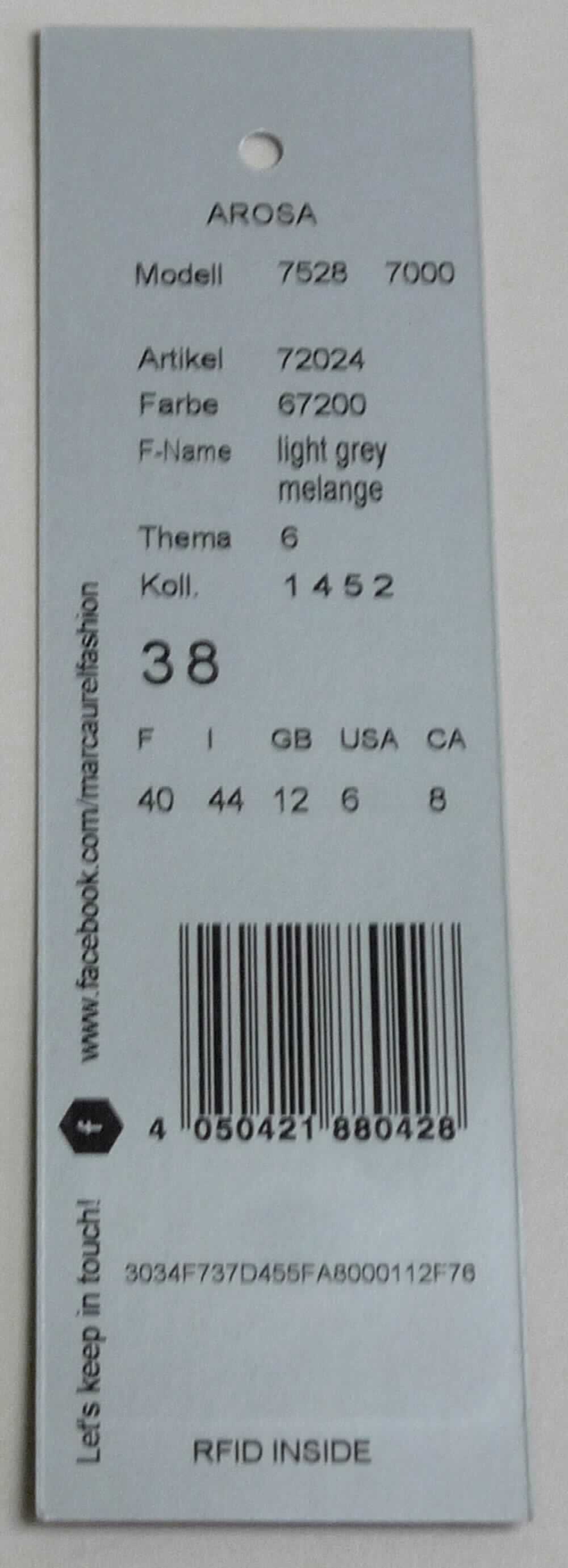 Das sog. "RFID Hang Tag" besteht aus einer elektronischen integrierten Schaltung in Form eines nicht flüchtigen Speichers (RFID-Mikrochip) und einer Antenne (UHF-Inlay), ohne weitere aktive oder passive Bauelemente, aufgebracht auf einer Trägerfolie aus Kunststoff und eingearbeitet in ein rechteckiges, bedrucktes Papieretikett (ca. 14 x 4 cm).
Das RFID-Etikett als sog. Hang Tag (mit einem kleinen Loch zum Aufhängen) dient als passiver Informationsträger zum kontaktlosen Datenaustausch per RFID-Technologie.

Die Ware wird als "Halbleiter-Aufzeichnungsträger, keine Ware der UPos. (HS) 8523 51, Intelligente Karte ("smart card"), andere als von der Unterposition (KN) 8523 5210 erfasst" eingereiht.

Anlage: 1 Abbildung