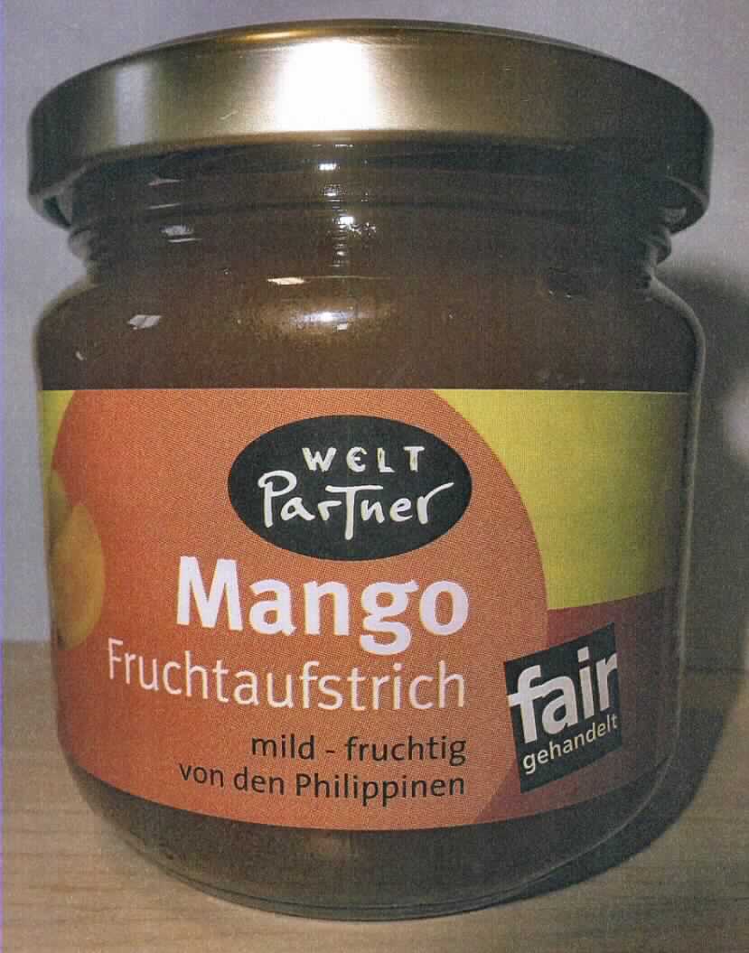 Fruchtaufstrich.

Antragsangaben (als zutreffend unterstellt): Mango-Fruchtaufstrich, mild-fruchtig, 225 g. Zutaten: 55 % Mangopüree, 36 % Rohrzucker, Wasser, Säuerungsmittel: Zitronensäure, Geliermittel: Pektin. Kohlenhydratgehalt: 42,2 g/100 g. Herstellung: Die Ware wird durch Kochen im Sinne der Anm 5 zu Kap 20 hergestellt.
Aufmachung: in etikettieren Schraubdeckelgläsern für den Einzelverkauf aufgemacht.
Ein Warenmuster wurde nicht vorgelegt. Die Ware wurde durch Fotos veranschaulicht.

Zuckergehalt gemäß ZAnm 2a) 2. Anstrich zu Kap 20: mehr als 30, weniger als 70 GHT.

Konfitüren, Fruchtgelees, Marmeladen, Fruchtmuse und Fruchtpasten, durch Kochen hergestellt, auch mit Zusatz von Zucker oder anderen Süßmitteln, andere, nicht von Zitrusfrüchten, mit einem Zuckergehalt von mehr als 30 GHT, andere als in den TARIC-Codes 2007 9010 00 bis 2007 9939 75 der KN genannt, mit einem Gehalt an Zucker von weniger als 70 GHT.