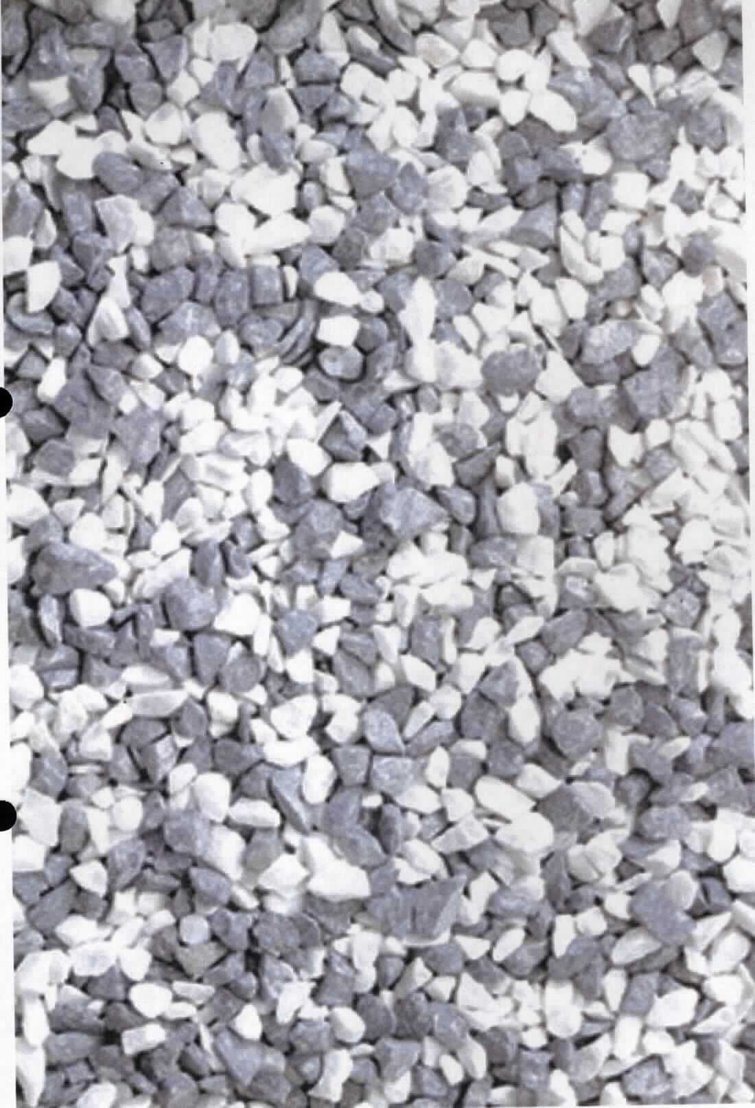 Angaben:
Splitt DALMATINER / UTAH MIX
Bearbeitung: gebrochen
Farbe: schwarz-weiß
Material: Basalt
Herkunft: Deutschland 
Größe: 9-12 mm, 25 kg / Sack

Befund:
Körnungen von Steinen der Position 2516