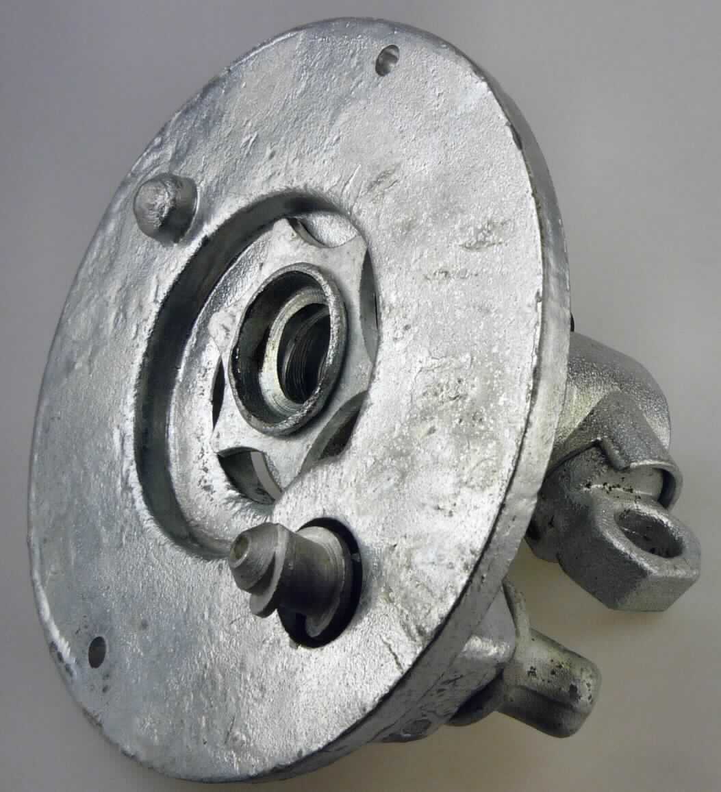 Es handelt sich um vollständig aus Stahl gefertigte Erzeugnisse, bestehend aus einer kreisrunden Platte, die mittig eine Lochung aufweist und zu einem hohlen Ansatzstück mit integrierter Schraube ausgearbeitet ist sowie einem Hohlzylinder, der nicht über die gesamte Länge mit einem Innengewinde versehen und durch die Lochung gesteckt ist. Der Hohlzylinder weist einen sternförmigen und einen nahezu kreisförmigen sog. Teller auf und ist an einem Ende mit einem quer durchbohrten, schraubenähnlichen Erzeugnis ohne Gewinde, das mit einem Sprengring gesichert ist, ausgestattet. 
Die Erzeugnisse dienen zum Befestigen von Schalungssystemen im Hoch- und Tiefbau.
Abmessungen (Durchmesser x Gesamthöhe) : etwa 157 mm x 127 mm.
- Antragstellerangaben -

Abbildung siehe Anlage.

Derartige Erzeugnisse gehören als "Konstruktionsteile (Gerüst-, Schalungs- oder Stützmaterial) aus Stahl" zum TARIC-Code 7308 4000 00.
