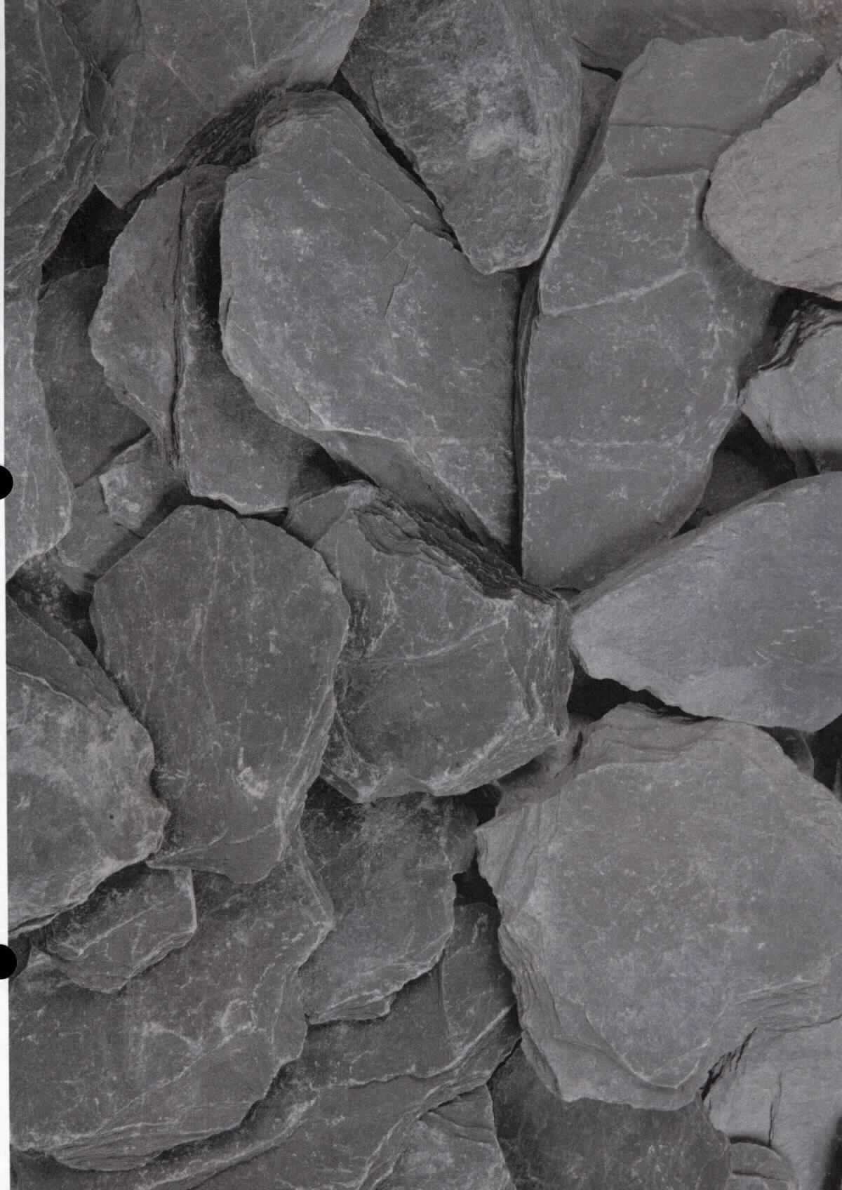 Angaben:
Splitt INDIAN / CANADIAN SLATE -schwarz-
Bearbeitung: gebrochen
Farbe: schwarz
Material: Schiefer
Herkunft: Wales 
Größe: 10-20 mm, 25 kg / Sack

Befund:
Körnungen von Steinen der Position 2516
