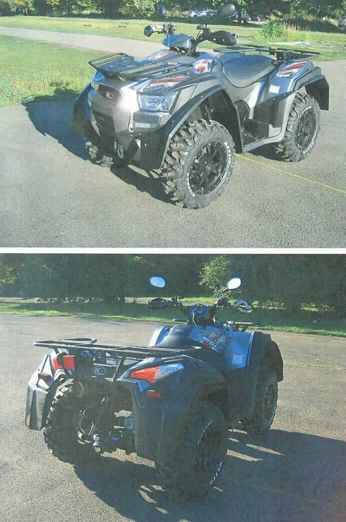 Personenkraftwagen mit Hubkolbenverbrennungsmotor mit Fremdzündung, sog. Forstschlepper, 
Kymco MXU 550i, Fotos siehe Anlage,
- neues, offenes Fahrzeug in Form eines vierradgetriebenen Geländefahrzeuges, 
- laut Antrag / Datenblatt / technischem Gutachten mit:
-- einem Eigengewicht von 387 kg,
-- einer Leistung von 26 kW,
-- einem Hubraum von 501 cm³,
-- einer Lenkvorrichtung (Ackermann-Prinzip) in Form eines Motorradlenkers, mit montierten
   Kontrolleinrichtungen,
-- einem Bremssystem an allen vier Rädern,
-- einem Automatikgetriebe und einem Rückwärtsgang,
-- einem speziellen Motor (Viertakt-Einzylinder) für schwer zugängliches Gelände mit 
   ausreichender Zugkraft bei niedriger Drehzahl,
-- Wellen zur Kraftübertragung auf die Räder,
-- stark profilierten Reifen,
-- einer Anhängekupplung (laut Antrag: Kugelkupplung A-50X),
-- einer Abschleppkapazität (nicht gebremst) von mindestens dem Zweifachen seines Eigengewichtes
   (1310 kg),
-- einer an der Vorderseite des Fahrzeugs fest montierten Seilwinde (Zugkraft 1300 kg),
-- einer Sitzbank für Fahrer und Beifahrer (Sitzbanklänge: 620 mm), 
-- mit integrierten LED-Lichtern, Chromleisten und Alufelgen ausgestattet,
- aufgrund der Ausstattung (u. a. mit zwei Sitzplätzen) hauptsächlich zur Personenbeförderung bestimmt, 
  daher keine Zugmaschine der Position 8701.

"Personenkraftwagen mit Hubkolbenverbrennungsmotor mit Fremdzündung, mit einem Hubraum von weniger als 1000 cm³, neu"