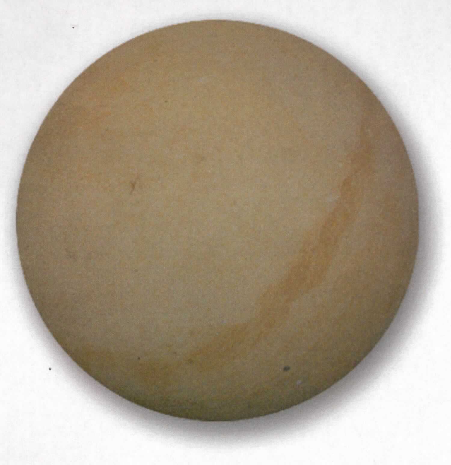Angaben:
Kugeln MANDRA 
Bearbeitung: Oberfläche geschliffen. Bei diesen handgearbeiteten Steinmetzarbeiten handelt es sich um Unikate, die in der Struktur variieren können. 
Farbe: gelb-hellbeige 
Material: Sandstein 
Herkunft: Indien 
Größe: dia.20 cm 12 kg / Stück 
Größe: dia.30 cm 40 kg / Stück 
Größe: dia.40 cm 100 kg / Stück 
Größe: dia.50 cm 190 kg / Stück 

Befund:
Bearbeitete Werksteine und Waren daraus