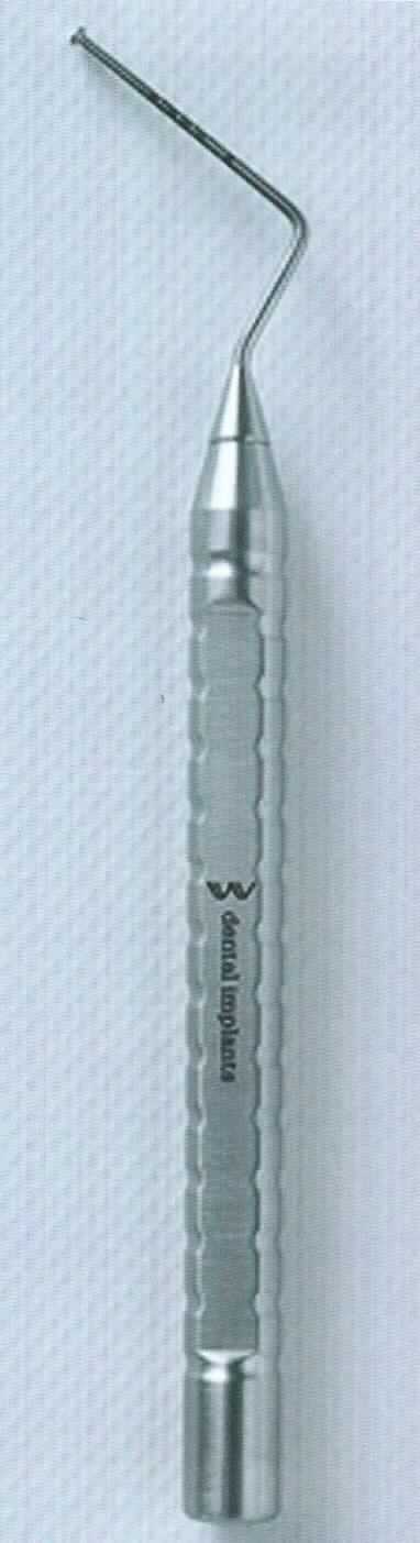 Sog. Implantat Tiefenmesssonde, Art.-Nr. TDP, bestehend aus einem spezifisch geformten Instrument aus Werkzeugstahl, mit einem länglichen, zylindrischen Griffstück mit einer Riffelung und einer Aufschrift, an der Spitze konisch zulaufend und mit einem gebogenen, drahtähnlichen Arbeitsende mit einer Graduierung ausgestattet.
Äußere Form: siehe Abbildung in der Anlage.
Die Tiefenmesssonde dient zur Ermittlung der Bohrtiefe in der Dentalimplantologie.

Die Ware wird als "zahnärztliches Instrument, nicht von den Unterpositionen (KN) 9018 1100 bis 9018 4910 erfasst" eingereiht.