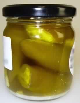 Jalapenos, zubereitet.

Antragsangaben (als zutreffend unterstellt): Grüne Jalapenos, gefüllt mit Frischkäse in Pflanzenöl. Zutaten: 40 % Pflanzenöl, 27 % Jalapenos, 26 % Frischkäse.

Beschaffenheit des vorgelegten Warenmusters: Schraubdeckelglas mit grünen Jalapenos ohne Stiel, gefüllt mit einer cremigen Masse, eingelegt in Öl. Geschmack: scharf, nach Jalapenos mit brennendem Geschmack und nach Frischkäse, nicht essigsauer.

Anderes Gemüse, anders als mit Essig oder Essigsäure zubereitet oder haltbar gemacht, nicht gefroren, ausgenommen Erzeugnisse der Position 2006, andere als in den UPos 2005 10 bis 2005 91 genannt, Früchte der Gattung "Capsicum", mit brennendem Geschmack, kein Pulver.