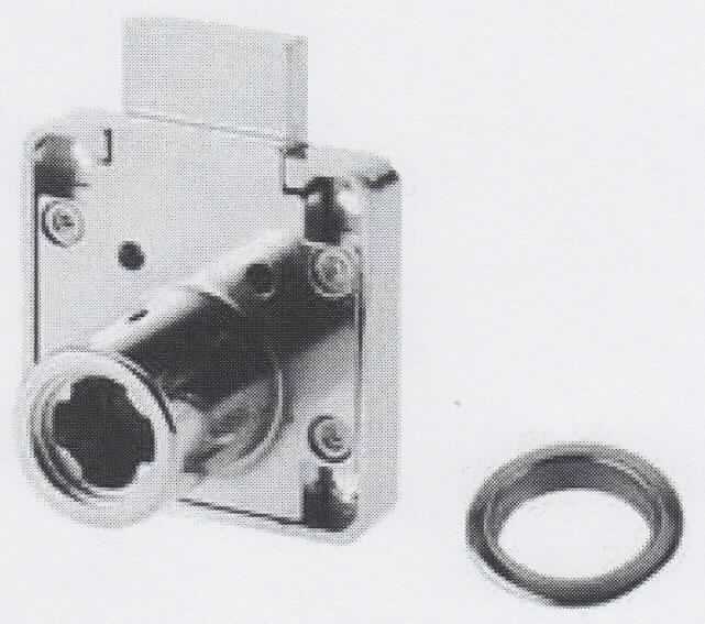 Es handelt sich um Teile von Schubladenschlössern aus unedlen Metallen in Form eines nahezu rechteckigen Gehäuses (Seitenlängen ca. 40 mm) mit integriertem Schlossriegel und eines nahezu ringförmigen Erzeugnisses, das an einem Ende mit einem Kragen versehen ist (sog. Rosette). Das rechteckige Gehäuse ist mit Montagelochungen versehen und weist auf einer Seite eine zylinderförmige Vorrichtung (Länge x Durchmesser ca. 22 x 19 mm) zur Aufnahme eines mit einem Schlüssel zu betätigenden Wechselzylinders (nicht Gegenstand der Einfuhr) auf. 
- Antragstellerangaben -

Abbildung siehe Anlage.

Derartige Erzeugnisse gehören als "Teile aus unedlen Metallen von Schlössern (zum Schließen mit Schlüssel) aus unedlen Metallen" zur Codenummer 8301 6000 90 0 des Zolltarifs.