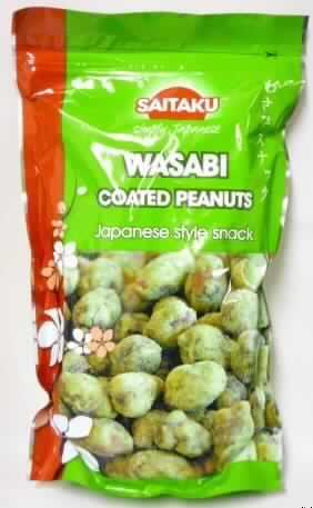 Erdnüsse, zubereitet.

Antragsangaben (als zutreffend unterstellt): Wasabi Coated Peanuts; 450 g Beutel.

Beschaffenheit der vorgelegten Warenprobe: geröstete Erdnusskerne mit Samenhaut, nur unvollständig mit einem grünen Überzug, der augenscheinlich aus einer teigartigen Zubereitung hergestellt wurde, umhüllt. Geschmack: scharf, nach Meerrettich und Erdnüssen. Aufmachung: in einem überwiegend grünen, mehrsprachig bedruckten und wiederverschließbaren Metallfolienbeutel aufgemacht. Warenaufschrift (auszugsweise): "Wasabi Coated Peanuts; Japanese style snack; Erdnüsse geröstet mit Wasabi-Geschmack; Zutaten: Erdnüsse 67 %, Weizenmehl, Wachsmaisstärke, Zucker, Palmöl, Kochsalz, Sojasaucepulver, Wasabigeschmack-Zubereitung, Farbstoffe, Geschmacksverstärker, Antioxidationsmittel; 450 g."

Da die Erdnusskerne nicht vollständig ummantelt sind, liegt keine Backware der Position 1905 vor.

Früchte, Nüsse und andere genießbare Pflanzenteile, in anderer Weise zubereitet oder haltbar gemacht, auch mit Zusatz von Zucker, anderen Süßmitteln oder Alkohol, anderweit weder genannt noch inbegriffen, Schalenfrüchte, Erdnüsse und andere Samen, auch miteinander vermischt, Erdnüsse, nicht in Form von Erdnussbutter, in unmittelbaren Umschließungen mit einem Gewicht des Inhalts von 1 kg oder weniger, geröstet.