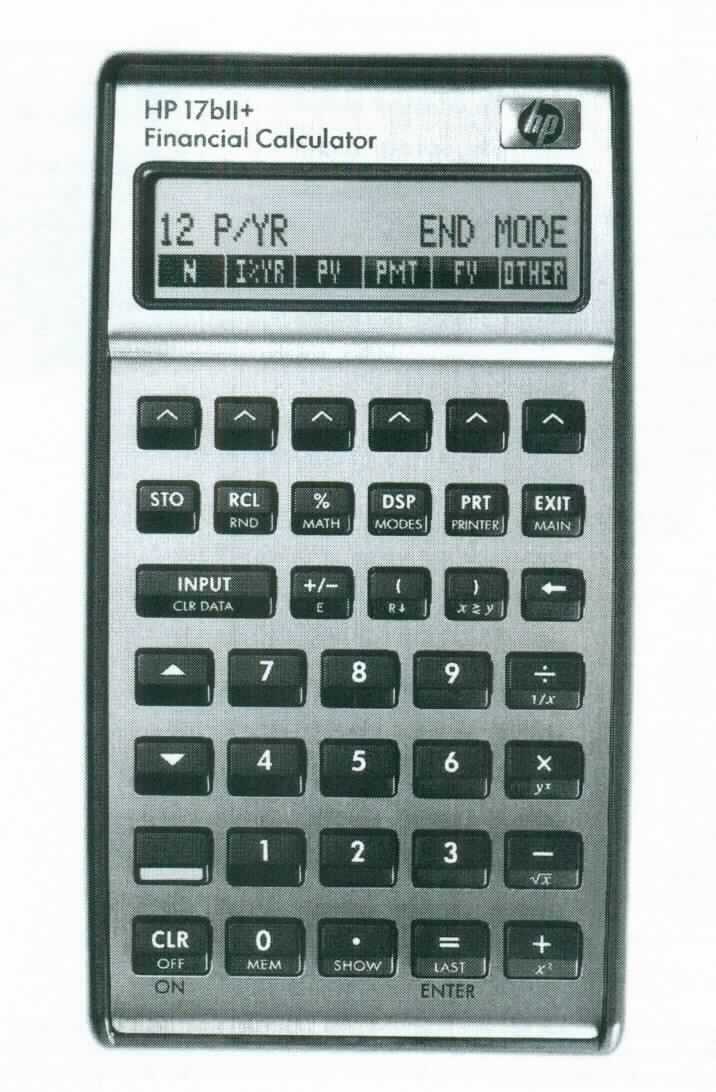Bei dem Erzeugnis "HP 17Bll+ FINANCIAL CALCULATOR" handelt es sich um ein batteriebetriebenes Gerät zur Durchführung von Rechenfunktionen (z.B. Grundrechenarten, Prozentrechnung, Wurzelfunktionen) und speziellen finanzmathematischen Berechnungen (z.B. Tilgungspläne, Zinsen, Devisenberechnungen, Statistik) mittels eines Rechenprogramms. Hierfür stehen zwei Eingabemodis zur Verfügung (ALG– algebraisch oder UPN / RPN - umgekehrte polnische Notation / Reverse Polish Notation).
Zum weiteren Funktionsumfang gehören u.a. Sprachauswahl, Uhrzeit, Alarm, Kalender, Memory.

Das Kunststoffgehäuse (ca. 14,4 x 8 x 1,6 cm) ist mit einem Bedienfeld (Ziffern- und Funktionstasten), einem Rechen- und Speicherwerk und einem zweireihigen LC-Display ausgestattet. Der Rechner verfügt über einen 28 KB-Speicher zum Aufzeichnen von Daten, Listen und Gleichungen, die mittels eines integrierten Infrarotsenders an einen Drucker übertragen werden können.

Die Ware ist als "elektronische Rechenmaschine, die ohne externe elektrische Energiequelle betrieben werden kann" einzureihen. 

Anlage: 1 Abbildung
