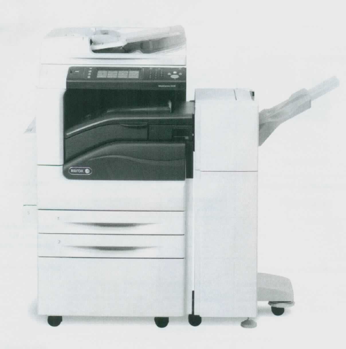 Multifunktionsgerät aus digitalem Kopierer, Drucker und Scanner, sog. Xerox Workcentre 5300, im Wesentlichen bestehend aus einer Laserdruckeinheit und einem Scanner in einem 597 x 637,5 x 1115 mm großen Gehäuse mit Ethernet- und USB-Schnittstelle, Bedienpanel mit LC-Display, Papiermagazinen und automatischem Vorlageneinzug.
Das Gerät dient zum elektrostatischen Kopieren sowie zum Drucken nach Anschluss an eine automatische Datenverarbeitungsmaschine mit einer Geschwindigkeit von 25 Seiten pro Minute. Es kann ebenfalls als Scanner genutzt werden.

Die Ware wird als "anderer Drucker, kombiniert mit einem Kopiergerät, an eine automatische Datenverarbeitungsmaschine anschließbar, andere Maschine als von den Unterpositionen (KN) 8443 1100 bis 8443 3120 erfasst" eingereiht.

Anlage: 1 Abbildung