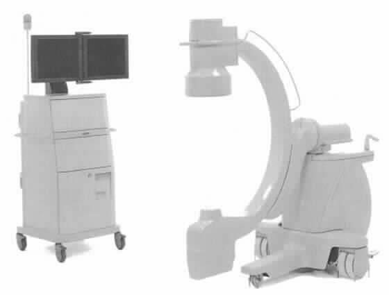 Mobiles Röntgengerät, in Form eines kombinierten Gerätes, im Wesentlichen bestehend aus einem auf Rollen befindlichen Röntgengerät mit den maximalen Abmessungen von 880 mm x 2460 mm x 2205 mm mit einem mit elektromagnetischen Verriegelungsmechanismus versehenen C-Bogen in welchem sich unter anderem ein Hochspannungsgenerator und ein digitales Bilderfassungssystem befinden, Bedienpanel sowie einem Laser zur Positionierung  und einem Twin 18" LCD-Monitorwagen mit Bildspeicherfunktion, mit den maximalen Abmessungen von 872 mm x 665 mm x 1664 mm (äußere Form: siehe Abbildung in der Anlage). Beide Geräteteile arbeiten kabellos zusammen und bilden somit eine funktionelle Einheit. 
Das Gerät dient der Erstellung von digitalen Röntgenbildern im medizinisch-diagnostischen Anwendungsbereich.
Die Ware wird als "Röntgengerät, anderes als für die Computertomografie, für medizinische Zwecke" eingereiht.