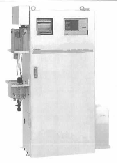 Prozessanalysegerät in Form eines Messsystems (550 mm x 330 mm x 1200 mm - Abmessungen ohne Sockel) im Wesentlichen bestehend aus einem Probenentnahmesystem (aus dem zu messenden Probenstrom, wird eine Probe dem Gerät zugeführt), einem Probenvorbereitungssystem (Spritze und 8-Wegesystem, die Probe wird zum Beispiel verdünnt, oder angesäuert), einer Verbrennungseinheit (die Probe wird auf einen heißen Katalysator 720°C injiziert), einer Detektoreinheit (das entstandene Messgas (NO) wird im Chemiluminescence-Detektor detektiert), Elektronik, Display und Keyboard (Steuerung des Ablaufs, Eingabe der benötigten Parameter, Ausgabe des Ergebnis und der Signale).
Bei der Ware handelt es sich um Prozessanalysengerät, das den gesamten gebundenen Stickstoff in wässrigen Proben (Abwasser, Trinkwasser usw.) bestimmt.
Das Gerät wird als "Gerät für physikalische Untersuchungen, das optische Strahlen (UV-Strahlen, sichtbares Licht) verwendet, nicht von den UPos. (KN) 9027 2000 und 9027 3000 erfasst" eingereiht.
Äußere Form: siehe Abbildung in der Anlage