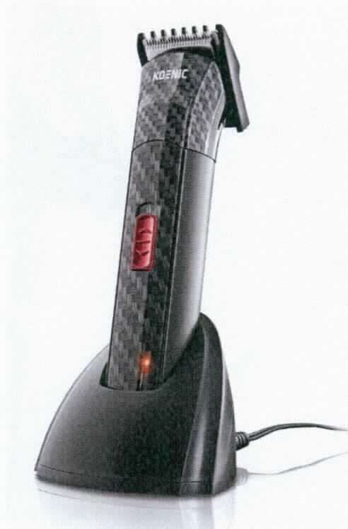 Bartschneider,
- aus einem länglichen Gehäuse mit eingebautem Elektromotor, Scherkopf mit Edelstahlklingen, Akku, 
  Ein-/Ausschalter und Ladekontrollanzeige (Abbildung siehe Anlage),
- zum Schneiden von Barthaaren,
- in einer gemeinsamen Verkaufsumschließung mit Ladestation mit Netzkabel (Beipack).
Der Bartschneider bestimmt den Charakter des Ganzen.

"Rasierapparat, mit eingebautem Elektromotor (Warenzusammenstellung aus Bartschneider -charakterbestimmend- und Beipack) - Bartschneider"