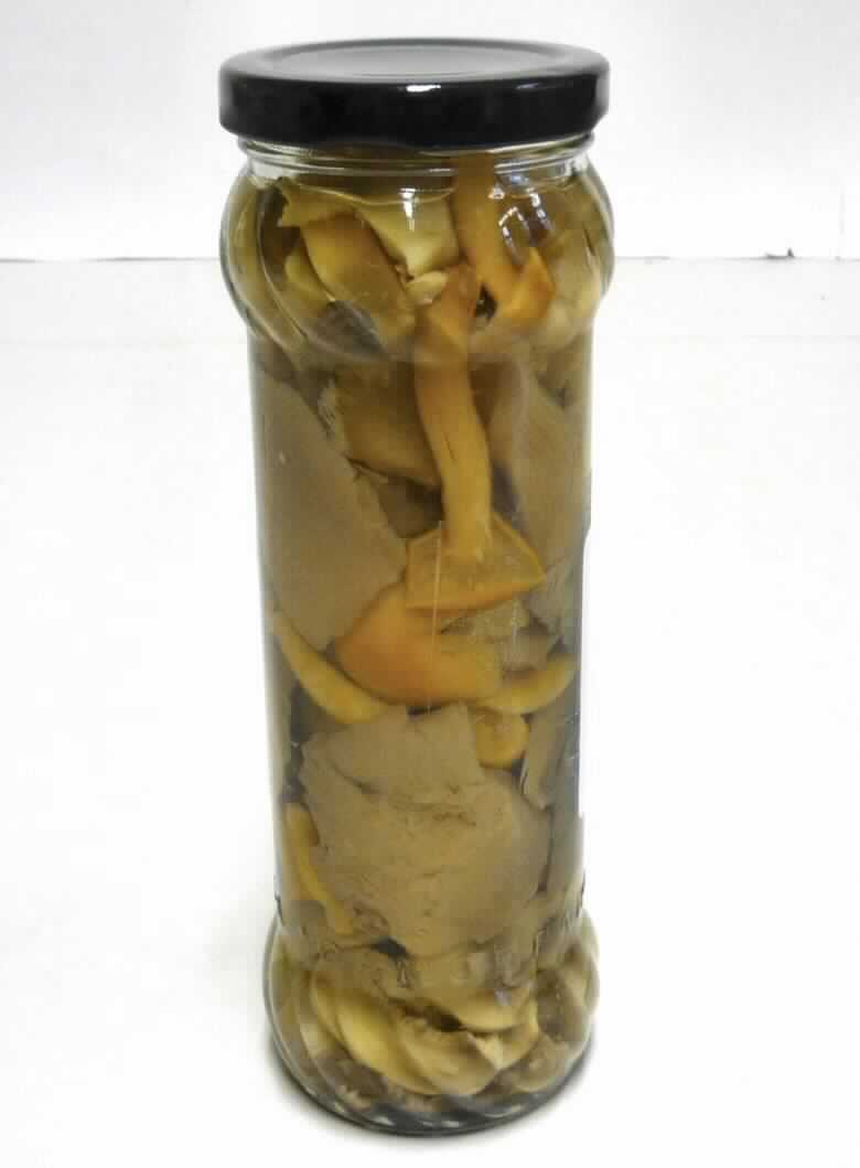Pilzmischung, zubereitet.

Antragsangaben (als zutreffend unterstellt): Pilzmischung ohne Zusatz von Essig oder Essigsäure. Zutaten: 50 % Austernseitlinge (Pleurotus ostreatus), 26 % Japanische Stockschwämmchen (Poliota nameko), 24 % Champignons (Agaricus bisporus), Wasser, Salz, Zitronensäure. Aufmachung: in 330 ml-Gläsern (330 g netto).

Beschaffenheit des vorgelegten Warenmusters: Mischung von bräunlichen Pilzen in einer leicht trüben, gelblichen Lake. Die Mischung enthält in Scheiben geschnittene und ganze Pilze der oben beschriebenen Arten. Geschmack: neutral, nach Pilzen.

Pilze und Trüffeln, anders als mit Essig oder Essigsäure zubereitet oder haltbar gemacht, andere als in den Unterpositionen 2003 1020 bis 2003 9010 der Kombinierten Nomenklatur genannt.