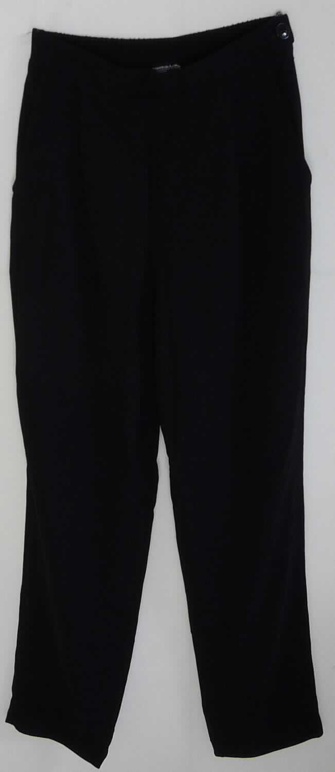 Lange Hose, sog. Gewebte Poly Hose, Art. RSACRP300, Größe S, Foto siehe Anlage,
- aus ca. 0,5 mm dicken, einfarbigen Geweben aus laut Antrag 95 % Polyester und 5 % Elasthan (beides 
  synthetische Chemiefasern),
- in der Taille abschließend; mit einem angesetzten, ca. 3,5 cm breiten, teilweise elastischen Taillenbund,
- seitlich mit einer kurzen Öffnung mit Reißverschluss, im Bund mit einem Knopfverschluss zu schließen,
- ohne Hinweise auf den Trägerkreis (unisex),
- seitlich mit zwei eingesetzten, offenen Taschen,
- mit langen Hosenbeinen,
- an den Beinabschlüssen durch Umschlagen und Festnähen gesäumt,
- keine Arbeits- und Berufskleidung.

"Lange Hose, aus Geweben, für Frauen, aus synthetischen Chemiefasern, keine Arbeits- und Berufskleidung, nicht
 nach dem Batik-Verfahren handbedruckt"