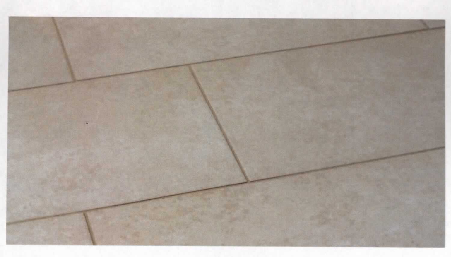 Fliese, Boden- und Wandplatte, sog. Feinsteinzeug EMPEROR® EM28124466 (Typ ADRIA),
mit Oberfläche R11 und antiker Naturkante, Fotos siehe Anlage,
- ein Warenmuster wurde nicht vorgelegt; die Einreihung erfolgt anhand der Antragsangaben,
- in den Abmessungen: ca. 80 cm (Länge) x 40 cm (Breite) x 2 cm (Dicke),
- keramisches Erzeugnis; nach der Formgebung gebrannt; tonmineralhaltiges Material enthaltend,
- - laut Antrag mit einem Wasseraufnahmekoeffizienten von weniger als 0,5 %.

"Keramische Fliese, Boden- und Wandplatte, andere als solche der Unterpositionen 6907 30
 und 6907 40, mit einem Wasseraufnahmekoeffizienten von weniger als 0,5 %"