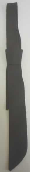 Krawatte, sog. Servicebinder (Art. Nr. 1577-400/43), siehe Foto,
- aus 0,5 mm dicken, einfarbigen Geweben aus laut Antrag 65% Polyester (synthetische
  Chemiefasern) und 35% Baumwolle,
- zweilagig gearbeitet; durch Nähen konfektioniert,
- bis zu 4,5 cm breit und 85 cm lang; an den Enden spitz zulaufend,
- wird laut Antrag als Krawatte im Gastronomiebereich getragen; statt eines Knotens wird
  das eine Ende durch eine etwa 17 cm vom anderen Ende aufgenähte Lasche gezogen,
- nicht handgearbeitet.