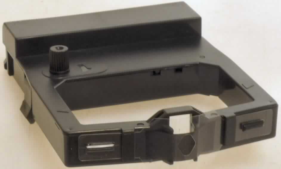 Sog. Farbbandkassette in Form eines Farbbandes (Breite 0,8 cm) aus Chemiefaser (Nylon),
mit schwarzen Farbpigmenten für Abdrucke präpariert, in Kassettenform (L x B x D = 6 x 7,5
x 1,5 cm), als Schreibbandkassette u.a für den Drucker "OKI ML 590".
Die Farbbandkassette ist in einem bedruckten Karton verpackt.

Diese Ware ist als "Band für Schreibmaschinen und ähnliche Bänder, mit Tinte oder anders
für Abdrucke präpariert, auch auf Spulen oder in Kassetten, aus Chemiefasern, mit einer
Breite von weniger als 30 mm, dauerhaft in Kunststoff- oder Metallkassetten eingeschlossen, 
von der in automatischen Schreibmaschinen, automatischen Datenverarbeitungsmaschinen
und anderen Maschinen verwendeten Art" einzureihen.