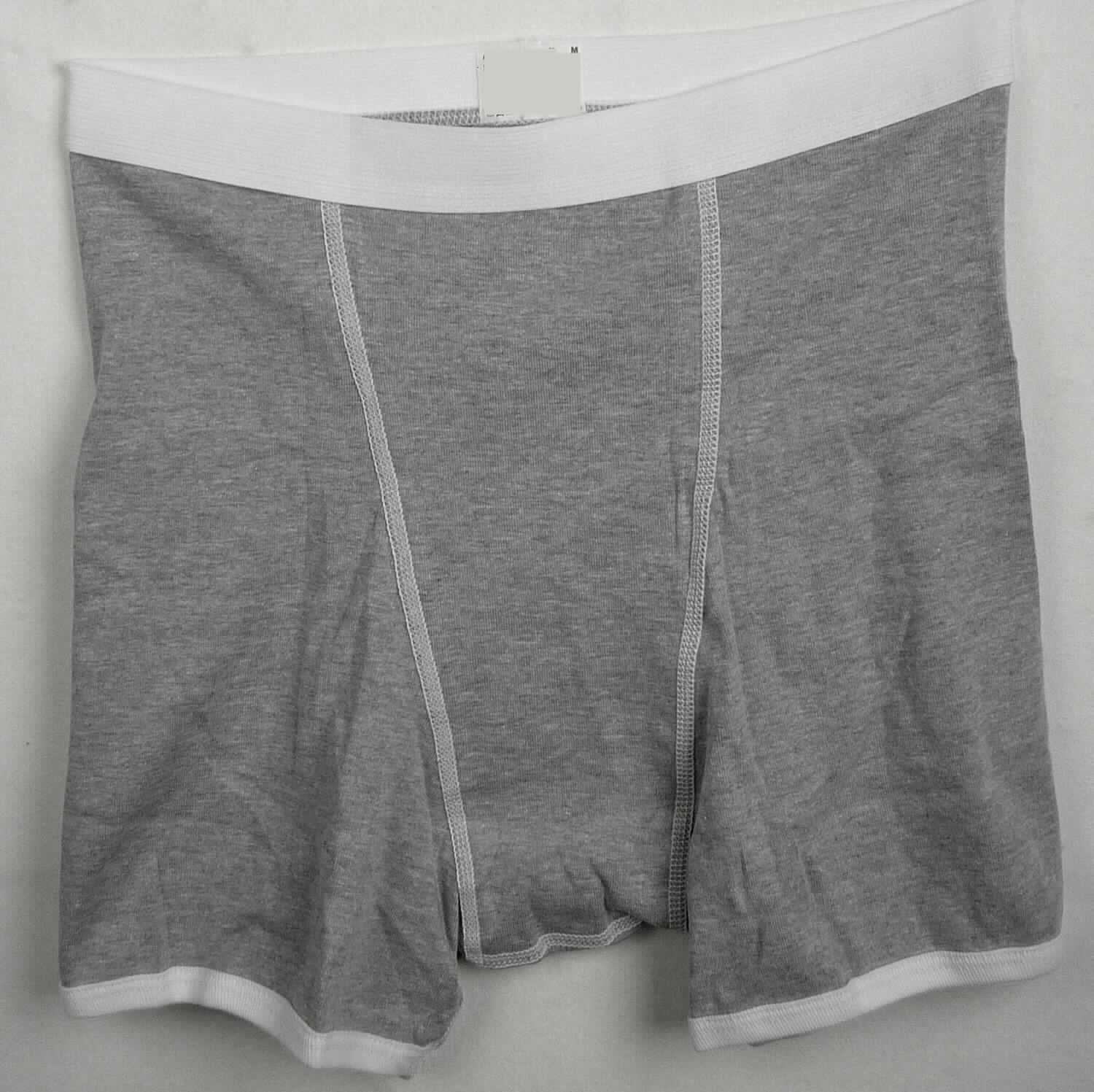 Unterhose, Art. 4443, Größe M, Foto siehe Anlage,
- in einem Polybeutel mit bedrucktem Pappeinleger verpackt,
- aus ca. 0,6 mm dicken, einfarbigen Gewirken aus laut Antrag 90 % Baumwolle und 10 % Polyester (synthetische 
  Chemiefasern), 
- in der Taille abschließend; mit einem ca. 3 cm breiten, elastischen Taillenbund aus Geweben aus Spinnstoffen,
- ohne Eingriff, ohne Öffnung und ohne Verschluss,
- aufgrund des Schnitts eindeutig als Männerkleidung erkennbar,
- mit kurzen Hosenbeinen; an den Beinabschlüssen mit kontrastfarbenen Randeinfassungen aus Gewirken aus 
  Spinnstoffen versehen.

"Unterhose, aus Gewirken, für Männer, aus Baumwolle"