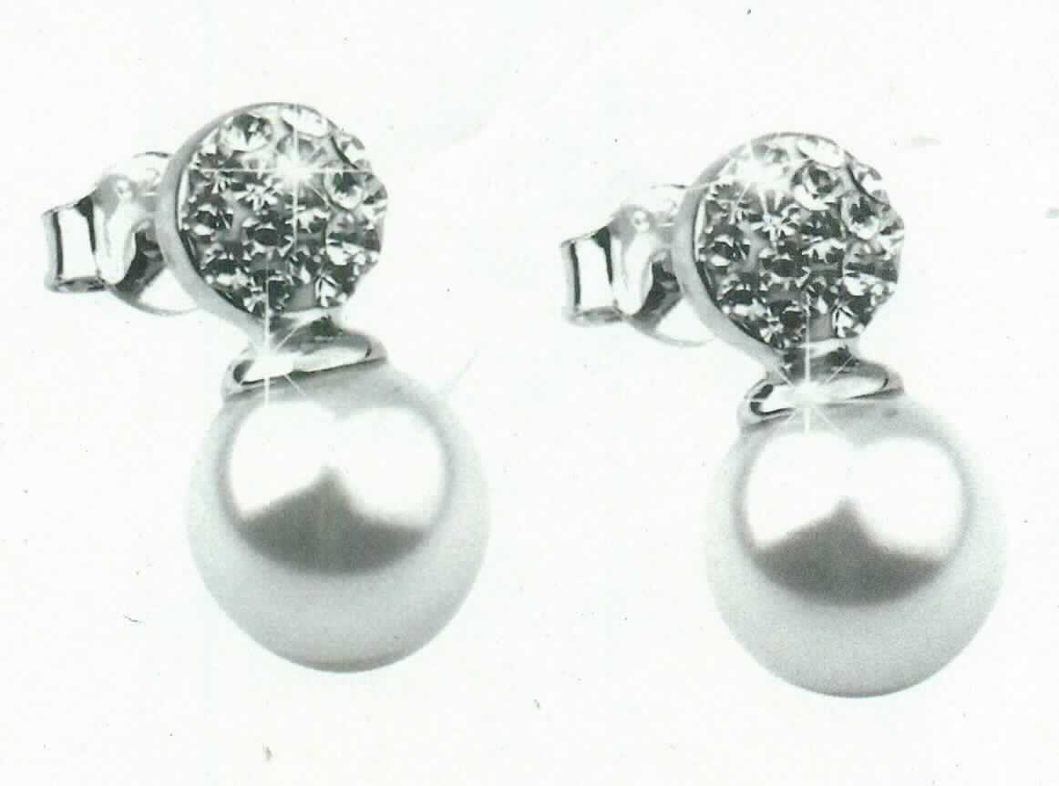 Es handelt sich um aus einer Silberlegierung (925er Sterlingsilber) gefertigten Schmuck in Form von Ohrsteckern. Die Erzeugnisse bestehen aus einem Stift mit Schmetterlingsverschluss und einer an einem Ende des Stiftes angebrachten runden, mit geschliffenen Glassteinen besetzten Fassung. Die Fassung ist an der Unterseite mit einer Perlschüssel versehen, auf der eine runde, perlmuttartig schimmernde Perle (Durchmesser: etwa 8,5 mm) aus einem mit Muschelstaub ummantelten Grundkörper aus Kunststoff befestigt ist.
Die Ohrstecker sind paarweise in einer Geschenkbox verpackt.
-Antragstellerangaben-

Abbildung siehe Anlage.

Derartige Erzeugnisse gehören als "Schmuckwaren aus Edelmetallen (Silber)" zur Codenummer 7113 1100 00 0 des Zolltarifs.