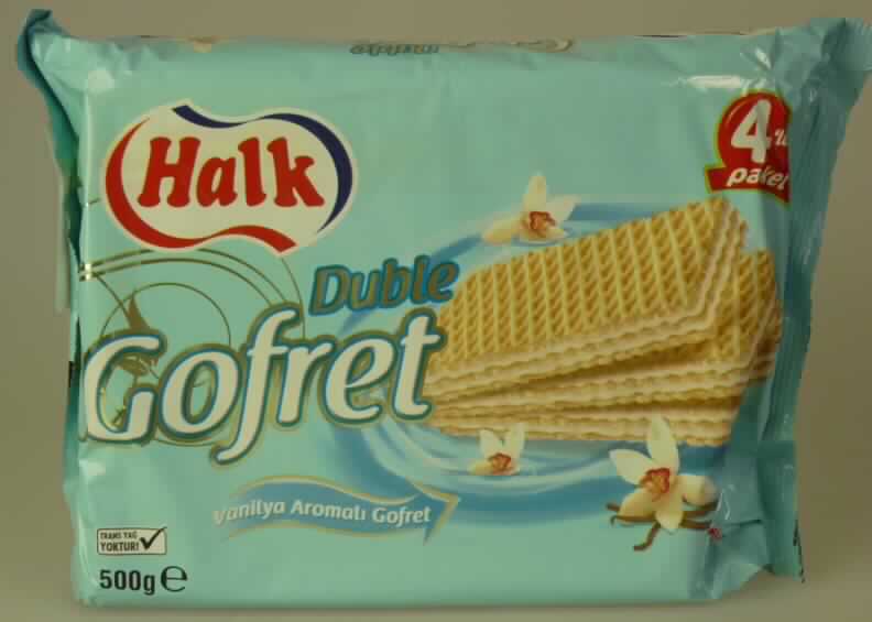 Waffelriegel mit Vanillecremefüllung

Ein Warenmuster in Originalverpackung lag vor.

Bunt bedruckter Schlauchfolienbeutel, der Aufdruck enthält Angaben zum Produkt (Waffel mit Creme mit 
Vanillegeschmack; 500 g) und zu den Zutaten (siehe Feld 8); darin vier weiße, nicht bedruckte Schlauch-
folienbeutel mit Riegeln (ca. 9 cm x 2,5 cm x 1 cm) aus 3 Waffelblättern mit weißer Cremefüllung; 
Geschmack: süß, nach Waffelgebäck und Vanillearoma.

Wassergehalt*: 10 GHT oder weniger
Stärke/Glucose**: 25 bis weniger als 50 GHT
Saccharose/Invertzucker/Isoglucose***: 5 bis weniger als 30 GHT
Milchfett*: weniger als 1,5 GHT
Milchprotein*: weniger als 2,5 GHT

*  : lt. Antragsangaben
** : festgestellt gemäß VO (EG) 900/2008, VO (EU) 118/2010
***: festgestellt gemäß VO (EG) 900/2008

Backware, Waffel mit einem Wassergehalt von 10 GHT oder weniger, nicht mit Schokolade oder kakao-
haltigen Überzugsmassen überzogen oder bedeckt, nicht gesalzen