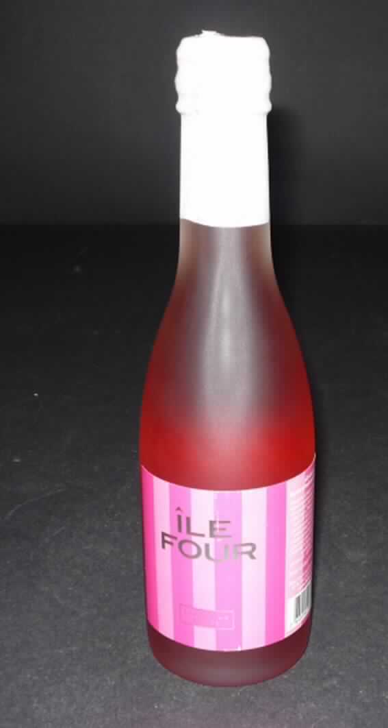 Sake mit Kohlensäure.

Antragsangaben (als zutreffend unterstellt): Sparkling Sake nach traditioneller Herstellungsart; ohne Alkoholzusatz; Alkoholgehalt: 6-7 %vol.

Beschaffenheit der vorgelegten Warenprobe: roséfarbene, klare, kohlensäurehaltige, unmittelbar trinkbare Flüssigkeit, leicht süß, säuerlich, schwach alkoholisch, nach Beerenfrüchten und leicht nach Sake schmeckend, abgefüllt in einer etikettierten 250 ml-Flasche aus mattiertem Glas, verschlossen mit einem Schraubverschluss. Etikettaufdruck (mehrsprachig, auszugsweise): "Sparkling Sake; Inhalt: Sake 97,7%, Zucker 1,8%, Blaubeersaft 0,5%". 

Kohlensäureüberdruck (aphrometrisch): mehr als 1,5 bar.

Anderes gegorenes Getränk, kein Tresterwein, schäumend, kein Apfel- oder Birnenwein.