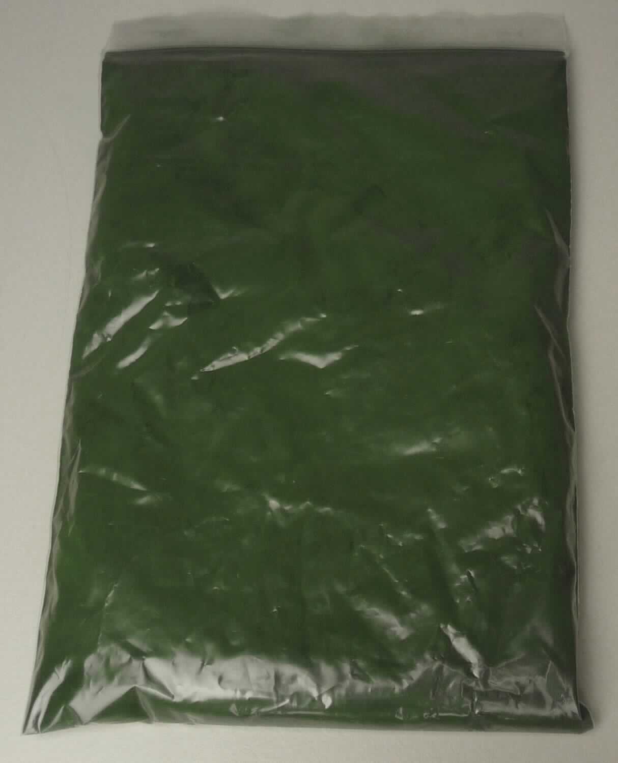 Spirulina Algen in Pulverform

Antragsangaben: 
Das Spirulina-Pulver besteht ausschließlich aus der Alge Spirulina Platensis. Es ist sowohl in Lebensmittelqualität wie auch als Futtermittel erhältlich.

Beschaffenheit des vorgelegten Warenmusters:
Intensiv dunkelgrünes feines Pulver mit arteigenem Geruch wie Meeresalgen, als Warenmuster verpackt in etikettiertem Plastibeutel, Aufdruck: "Spirulina Pulver - Einzelfuttermittel - Single feed material"
Das Erzeugnis kommt als Futtermittel und als Lebensmittel in den Handel.
Die jeweilige Kennzeichnung der Originalware ist der Produktinformation zu entnehmen: 
1. Einzelfuttermittel - Straight Feeding Stuff - Spirulina Pulver 80 Mesh 
2. Spirulina Pulver Lebensmittelqualität - Spirulina Powder Food Grade 
Weitere Angaben: siehe Feld 8.

Aufgrund der Herstellung und Anwendung kann von nicht lebenden Mikroorganismen ausgegangen werden.

Einzeller-Mikroorganismen, nicht lebend, andere als Hefen (Cyanobakterien)