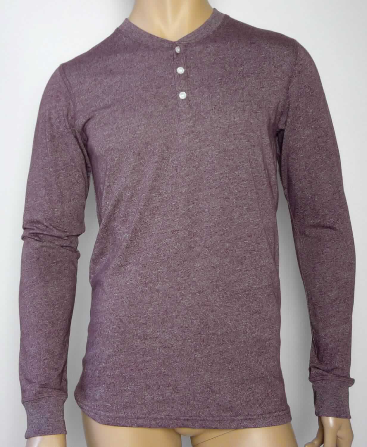 Hemd, sog. Henley für Männer, Art. RSAMJ457, Größe M, Foto siehe Anlage,
- aus ca. 0,6 mm dicken, buntgewirkten Gewirken (melierte Garne) aus laut Antrag 50 % Baumwolle und 50 % 
  Polyester (synthetische Chemiefasern), mit durchschnittlich mehr als zehn Maschen je linearen Zentimeter in 
  jeder Richtung,
- über die Taille reichend (Rückenlänge: ca. 74 cm), 
- mit einem runden Ausschnitt, mit einer schmalen Randeinfassung,
- vorn mit einer nicht durchgehenden Öffnung mit Knopfverschluss von links über rechts (Männerkleidung), 
- mit langen Ärmeln mit angesetzten, doppelt gearbeiteten Bündchen,
- am unteren Rand durch Umschlagen und Festnähen gesäumt.

"Hemd für Männer, aus Gewirken, aus synthetischen Chemiefasern"
