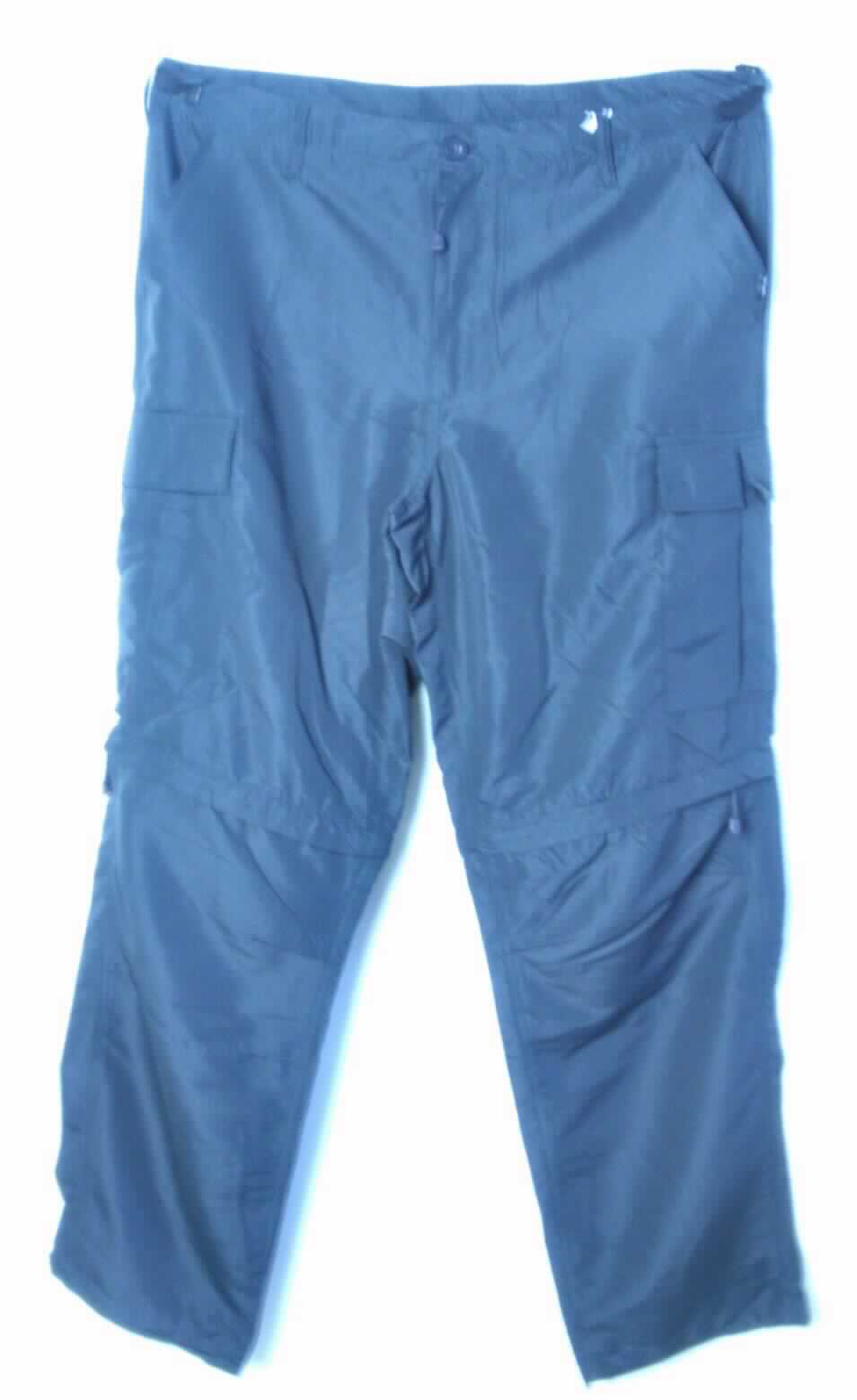Lange Hose, sog. Trekking Trouser "Quickdry", Art. Nr. 05-3605-17, Größe XXL, Foto siehe Anlage,
- aus ca. 0,3 mm dicken, einfarbigen Geweben aus lt. Antrag 100 % Polyester (synthetische Chemiefasern),
- in der Taille abschließend, mit einem angesetzten, ca. 4 cm breiten Taillenbund mit Gürtelschlaufen, seitlich mit 
  Riegeln zu verengen,
- vorn mit einer Öffnung mit Reißverschluss, mit Patte und Knopfverschluss im Taillenbund von links über 
  rechts (Männerkleidung),
- mit diversen ein- und aufgesetzen Taschen,
- mit knöchellangen Hosenbeinen, die oberhalb der Knie durch einen Reißverschluss abgetrennt werden können; 
  somit kann die Hose auch als kurze Hose getragen werden,
- an den Bundabschlüssen mit einem Tunnelzug zu verengen,
- keine Arbeits- und Berufskleidung.

"Lange Hose, aus Geweben, für Männer, aus synthetischen Chemiefasern, keine Arbeits- und Berufskleidung"