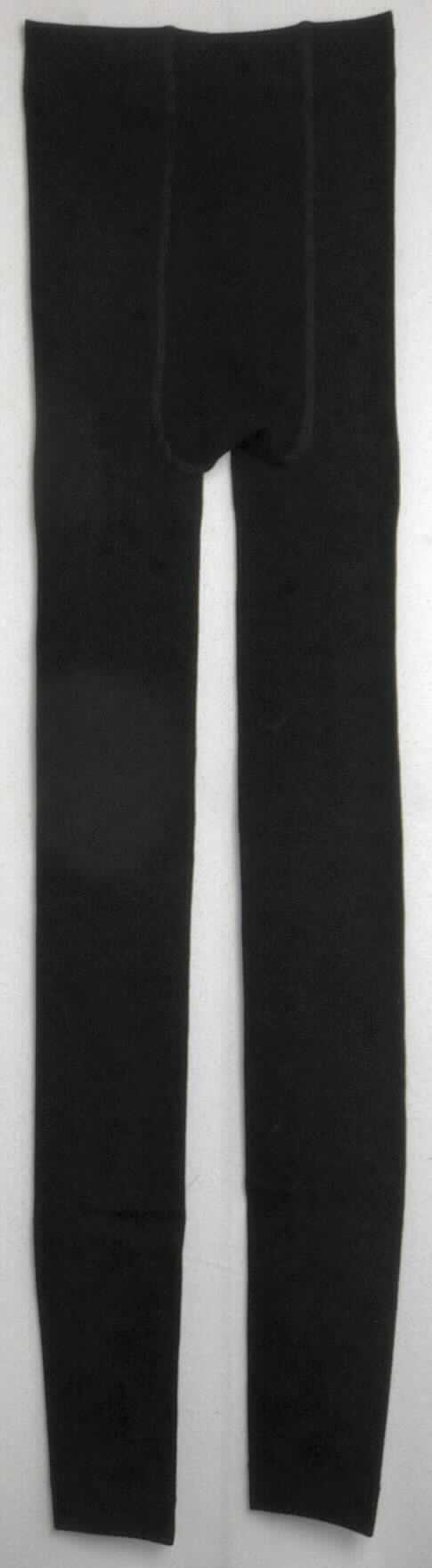 Strumpfhose, sog. Thermolegging, Art. Nr. 7886141, Größe M, Foto siehe Anlage,
- mit einer Pappbanderole aufgemacht,
- aus etwa 1,4 mm dicken, einseitig (Innenseite) gerauten, einfarbigen Gewirken aus laut Antrag 59 % Baumwolle,
  35 % Polyester und 6 % Elastan (beides synthetische Chemiefasern),
- in der Taille abschließend; mit einem etwa 4 cm breiten, elastischen Taillenbund,
- ohne Öffnung und ohne Verschluss,
- mit eingesetztem Zwickel, 
- im Strumpfbereich nahtlos gewirkt; mit eng anliegenden, bis zum Knöchel reichenden Hosenbeinen,
- an den Beinabschlüssen durch Umschlagen und Festnähen gesäumt,
- kennzeichnet sich nach dem Verwendungszweck, der Herstellungsweise und der Ausstattung als Strumpfhose
  ohne Fußteil (somit weder eine lange Hose der Position 6104 noch eine lange Unterhose der Position 6108).

"Strumpfhose, aus Gewirken, andere als solche mit degressiver Kompression, aus Baumwolle"