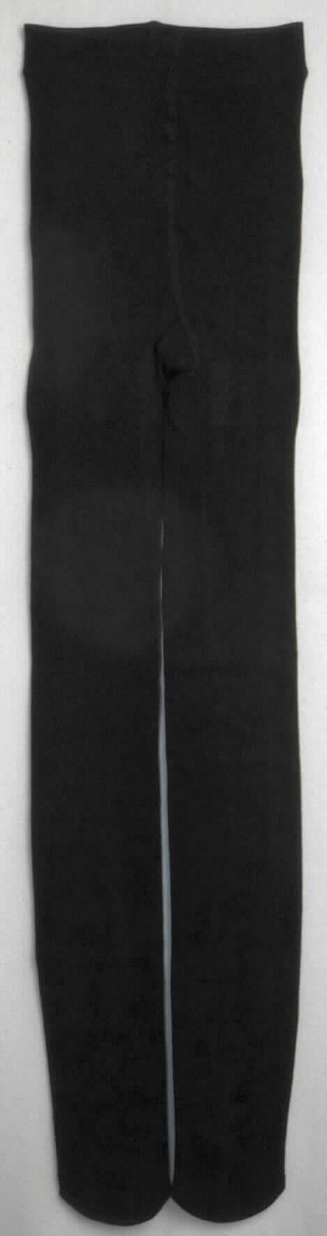 Strumpfhose, sog. Thermostrumpfhose, Art. Nr. 7886131, Größe S, Foto siehe Anlage,
- mit einer Pappbanderole aufgemacht,
- aus etwa 1,3 mm dicken, einseitig (Innenseite) gerauten, einfarbigen Gewirken aus laut Antrag 59 % Baumwolle, 
  35 % Polyester und 6 % Elasthan (beides synthetische Chemiefasern),
- in der Taille abschließend; mit einem etwa 4 cm breiten, elastischen Taillenbund,
- ohne Öffnung und ohne Verschluss,
- mit eingesetztem Zwickel, 
- mit Fußteil ohne ausgearbeitete Ferse 


"Strumpfhose, aus Gewirken, andere als solche mit degressiver Kompression, aus Baumwolle"