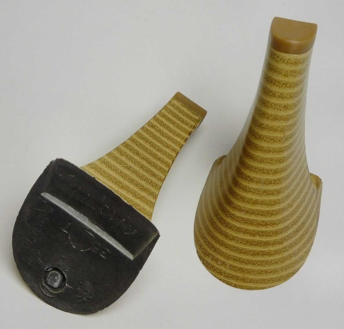 Schuhteile/Absätze (lt. Antrag: "2 Absätze", Foto siehe Anlage)
- aus (lt. Antrag) Kunststoff,
- ca. 10 cm hoch,
- nicht handgearbeitet

"Schuhteile (Absätze) aus Kunststoff, nicht handgearbeitet"
