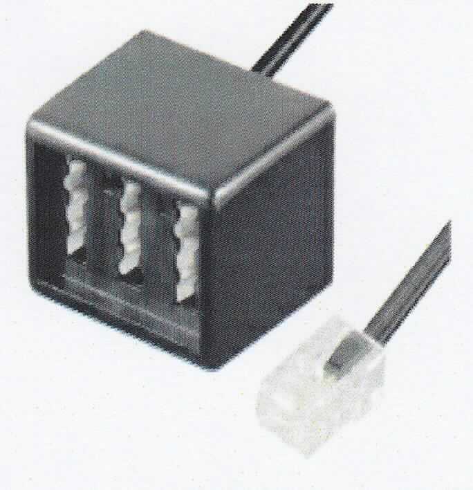 Isoliertes elektrisches Kabel, sog. "TAE-Adapter", mit einer Länge von ca. 0,2 m, an einem Ende mit einem TAE-NFN-Anschlussstück mit 3 TAE-Buchsen, an dem anderen Ende mit einem 4-polig belegten RJ45-Stecker ausgestattet, für eine Spannung von weniger als 1000 Volt, zum Anschluss mehrerer analoger Endgeräte an Modulardosen.

Das Erzeugnis ist als "isoliertes elektrisches Kabel, kein Wickeldraht, kein Koaxialkabel oder anderer koaxialer elektrischer Leiter, kein Zündkabelsatz oder anderer Kabelsatz von der für Beförderungsmittel verwendeten Art, für eine Spannung von 1000 Volt oder weniger, mit Anschlussstücken versehen, von der für die Telekommunikation verwendeten Art" einzureihen.