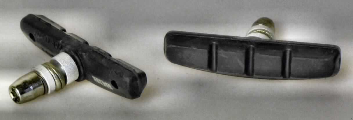 Der sog. Felgenbremsschuh besteht im Wesentlichen aus einer Grundplatte (Trägerplatte) aus Metall mit einem fest angebrachten Gewindebolzen -einschließlich fünf Metallscheiben (Unterlegscheiben, Abstandshülsen u. dgl.)- und einer Mutter. Die Grundplatte ist mit einem Belag (augenscheinlich Gummi) überzogen, der als Bremsbelag dient.
Das Erzeugnis ist erkennbar für eine Felgenbremse bestimmt und wird hauptsächlich an Fahrrädern der Pos. 8712 eingesetzt. 

Die Ware (1 Paar) ist auf einer Pappunterlage für den Einzelverkauf aufgemacht.

Das Erzeugnis ist als "erkennbares Teil für Fahrzeuge der Positionen 8711 bis 8713, für Fahrräder, Bremsen und Teile davon, kein Bremshebel" einzureihen.

Anlage: 1 Abbildung