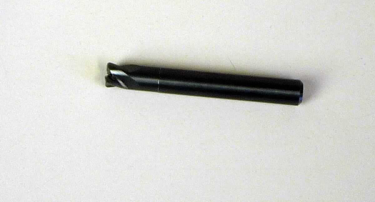 Keramische Waren zu technischen Zwecken, sog. Keramik - Fräser, Foto siehe Anlage,
- ein zylindrischer Schaft mit einer geschliffenen Schneidengeometrie, 
- mit Durchmessern von 6 mm, 8 mm, 10, und 12 mm,
- aus anderen keramischen Stoffen als Porzellan (lt. Antrag aus Siliziumnitrid, Aluminiumoxid und weiteren,
  geringen Mengen anderer keramischer Bestandteile (ohne Bindemittel),
- - nach vorheriger Formgebung gebrannt,
- lt. Antrag mit einer Mohsschen Härte von mehr als 9,
- auswechselbare Werkzeuge zur Verwendung in Werkzeugmaschinen zur spanabhebenden Bearbeitung von
  Metallen, 
- eine Einreihung in das Kapitel 82 kommt nicht in Betracht, u. a. da es sich bei den Waren weder um Cermets
  handelt, noch um Waren, die aus Stoffen bestehen, die in Anmerkung 1 zu Kapitel 82 in Bezug auf das arbeitende
  Teil zugelassen sind.

"Keramische Waren zu technischen Zwecken, nicht aus Porzellan, mit einer Mohsschen Härte von mehr als 9"