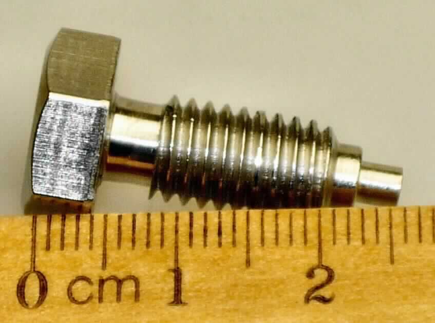 Es handelt sich um 26,5 mm lange Schrauben aus nicht rostendem Stahl mit Kopf mit Außensechskant und einem nicht bis zum Kopf reichenden metrischen Gewinde. Am unteren Ende ist der Schaft zweifach abgestuft (sog. Stanzzapfen).
Die Erzeugnisse werden zum Verbinden von Profilen verwendet, wobei der Stanzzapfen zum Durchstoßen der Profilwandung dient. 
- Antragstellerangaben -

Abbildung siehe Anlage.

Derartige Erzeugnisse gehören als "andere (als in den Unterpositionen 7318 1100 bis 7318 1520 genannte) Schrauben aus nicht rostendem Stahl, mit Gewinde, mit Kopf mit Außensechskant, nicht für bestimmte Luftfahrzeuge" zur Codenummer 7318 1575 90 0 des Zolltarifs.