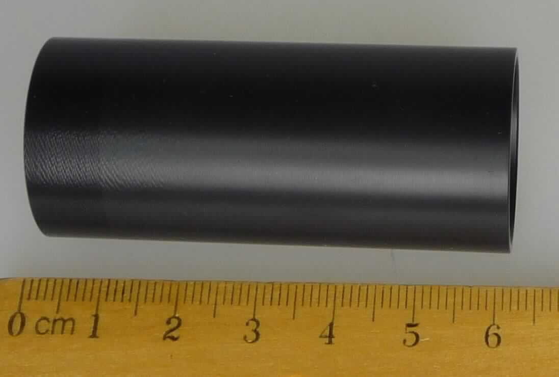 Angaben des Antragstellers:
Hülse aus Polyoxymethylen

Feststellungen an einem Warenmuster:
Schwarzes, nicht biegsames Kunststoffrohr mit einer Länge von ca. 6 cm und einem Durchmesser von ca. 2,6 cm.

Befund:
Es liegt ein nicht biegsames Kunststoffrohr aus Polyoxymethylen (Umlagerungspolymerisationserzeugnis) im Sinne der Unterposition (KN) 3917 2900 vor.