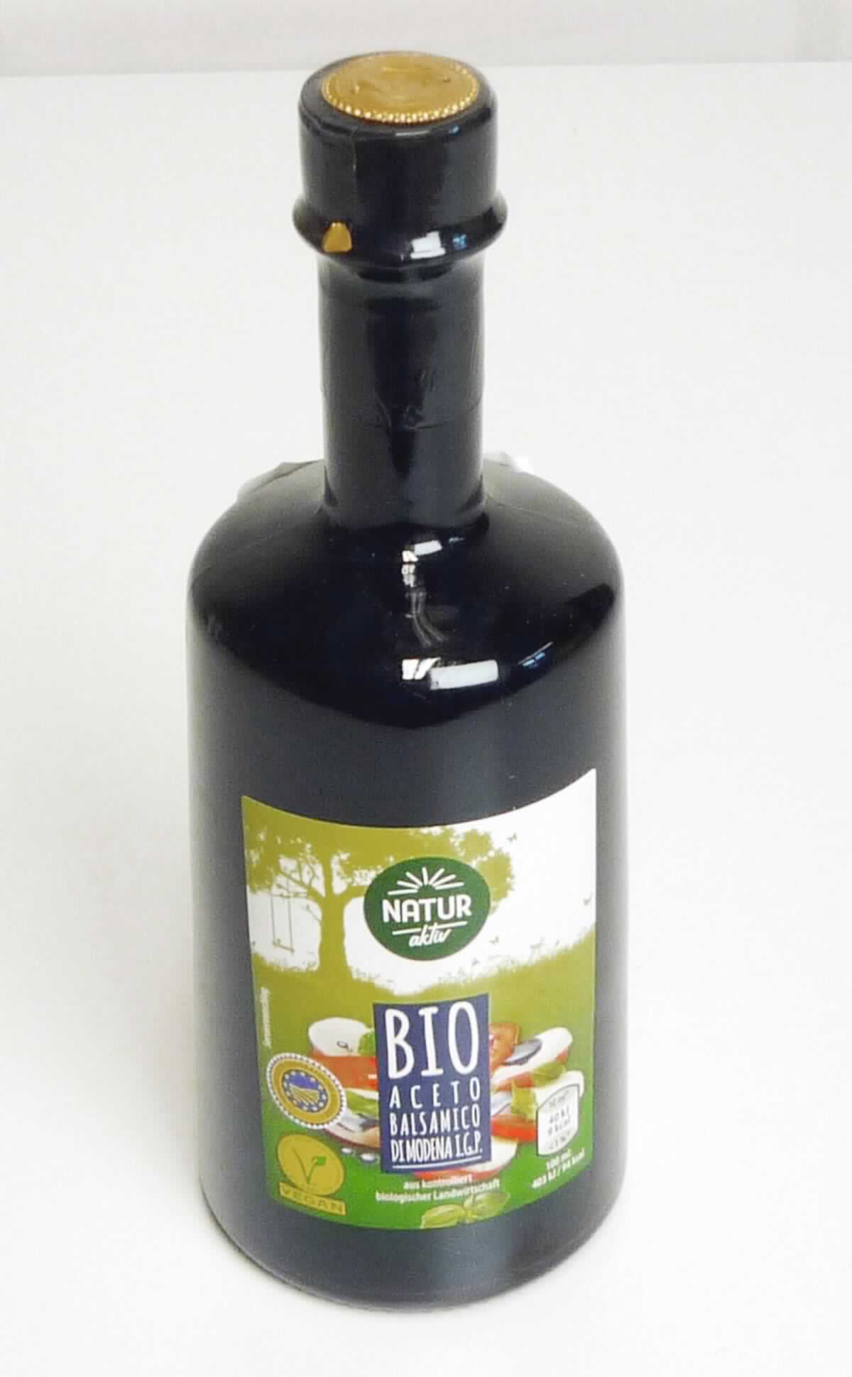Essigzubereitung.

Antragsangaben: Balsamico Essig, in Flaschen mit einem Inhalt von 500 ml. Säuregehalt: 6,0 % bzw 66 g/l.

Beschaffenheit der vorgelegten Warenprobe: Original-Glasflasche, darin eine dunkelbraune, nicht durchscheinende Flüssigkeit, süß und essigsauer schmeckend. Aufschrift, auszugsweise: Zutaten: Weinessig, 30 % Traubenmostkonzentrat. Zuckergehalt: 18 g/100 ml.

Speiseessig, Weinessig, in Behältnissen mit einem Inhalt von 2 l oder weniger.