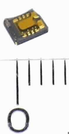 Temperaturkompensierter Oszillator (TCXO), JT32
- aus einer mit einem piezoelektrischen Quarzkristall, einer integrierten Schaltung und einem
  regelbaren Kondensator bestückten gedruckten Schaltung,
- in einem Metall-/Keramikgehäuse mit vier Anschlüssen.

"Elektrisches Gerät, mit eigener Funktion, in Kapitel 85 anderweit weder genannt noch
 inbegriffen, temperaturkompensierter Oszillator, bestehend aus einer gedruckten Schaltung,
 bestückt mit mindestens einem piezoelektrischen Quarzkristall und einem regelbaren
 Kondensator, in einem Gehäuse"