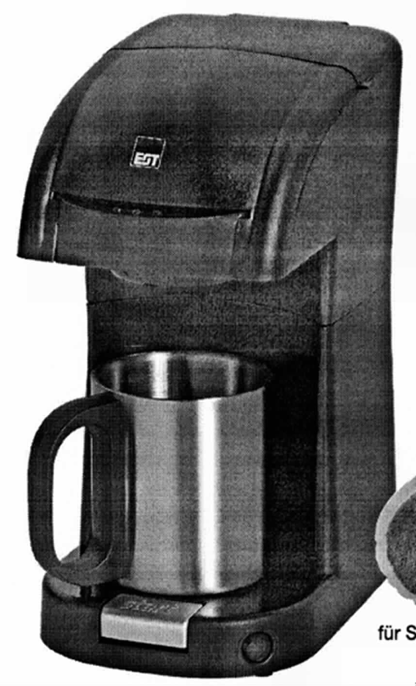 Kaffeemaschine
- aus einem Wassertank, elektrischer Heizvorrichtung, zwei Filtereinsätzen für verschiedene
  Kaffeepads, entnehmbarem Kaffeepadhalter, Ein-/Ausschalter mit Kontrollleuchte in einem
  Kunststoffgehäuse sowie Stellfläche für eine Tasse und einer Auffangschale,
- mit einer Leistung von 550 Watt, bei einer Spannung von 230 Volt,
- zum Zubereiten von einer Tasse Kaffee,
- zusammen mit einer Edelstahltasse in einer gemeinsamen Verkaufsumschließung.

Die Kaffeemaschine bestimmt den Charakter des Ganzen.

"Elektrowärmegerät für den Haushalt (Warenzusammenstellung aus Kaffeemaschine 
-charakterbestimmend- und Edelstahltasse); sog. 1-Tassen-Kaffeepad-Automat"