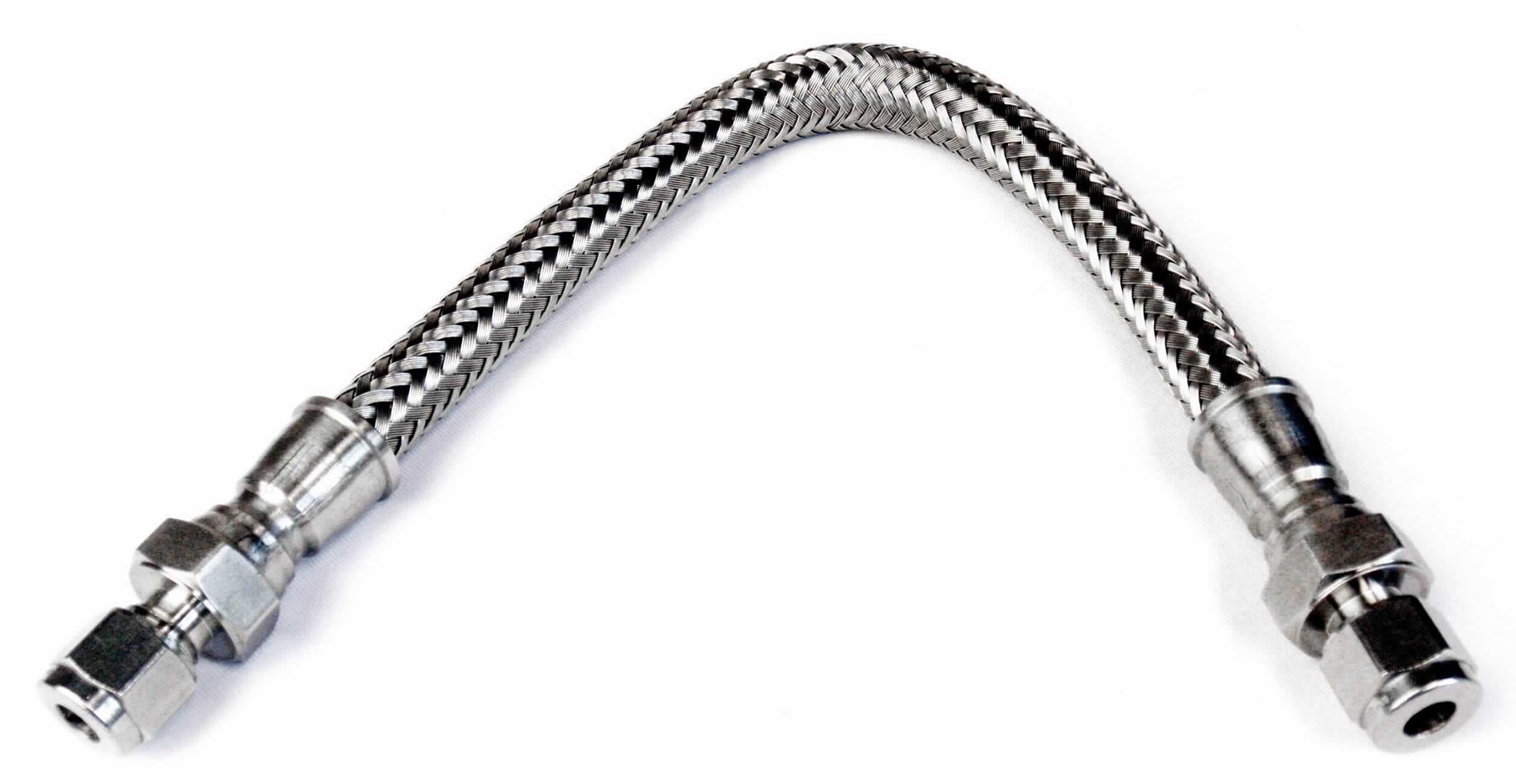Es handelt sich um vollständig aus Stahl gefertigte, flexible Hohlerzeugnisse mit einem gewellten Innenschlauch und einer geflochtenen Ummantelung aus Draht. Die Erzeugnisse weisen verschiedene Längen auf und sind mit angeschweißten Verbindungsstücken aus Stahl (z. B. Rohrstutzen, Rohrverschraubungen) versehen. Die Waren werden u. a. bei Vakuum-Anwendungen mit hohen Temperaturen eingesetzt. 
- Antragstellerangaben -  

Abbildung siehe Anlage.

Derartige Erzeugnisse gehören als "Schläuche aus unedlen Metallen (Stahl), auch mit Verbindungsstücken" zur Codenummer 8307 1000 90 0 des Zolltarifs