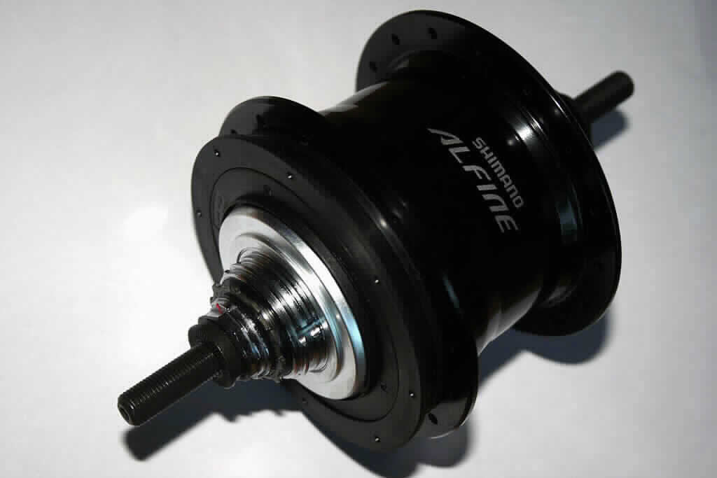 Getriebenabe für Nabenschaltung, "Shimano - Modell Alfine", Foto siehe Anlage, 
im Wesentlichen bestehend aus
- einer Radnabe mit einem sog. Planetengetriebe,
- einer 32er oder 36er Lochung zur Speichenaufnahme,
- erkennbares Teil zur ausschließlichen Verwendung an Fahrrädern.

"Teil für Fahrräder (Getriebenabe)"