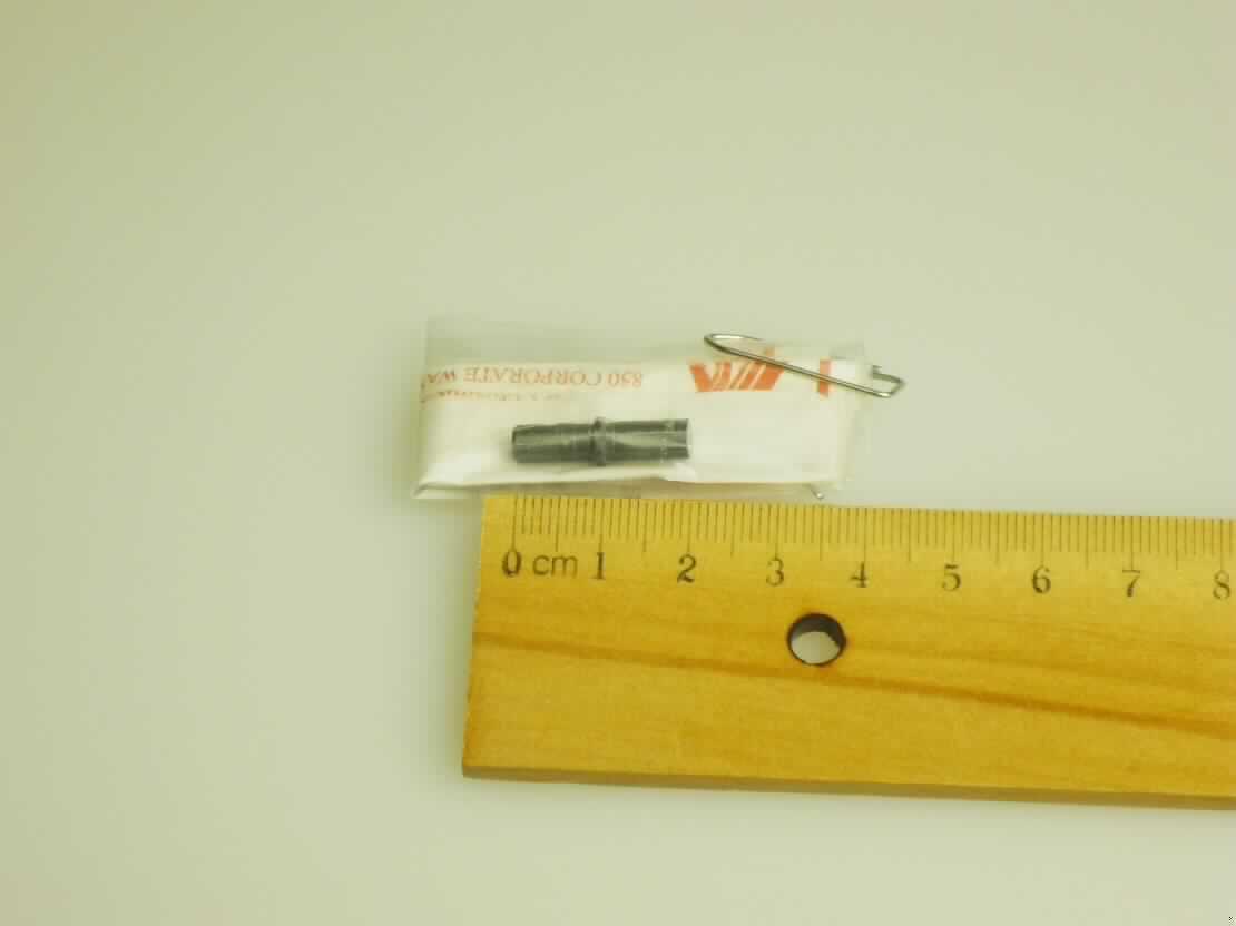 Keramische Waren zu technischen Zwecken, sog. Plug, siehe Foto,
- in Form eines grauen, zylindrischen Stifts mit einer leichten, ringförmigen Verbreiterung 
  in der Mitte des Stifts,
- mit einer Länge von ca. 20 mm und einem Durchmesser von ca. 4 mm,
- lt. Antragsteller nach vorheriger Formgebung gebrannt (gesintert),
- aus anderen keramischen Stoffen als Porzellan (lt. Antragsangaben aus Siliziumcarbid),
- mit einer Mohsschen Härte von 9 oder mehr (lt. Antragsangaben),
- keine feuerfeste Ware, da für den Verwendungszweck nicht erforderlich,
- zur Verwendung in einer Anlage zur Herstellung von Halbleiterscheiben (wafers),
- keine Einreihung in die Position 8486, da aus keramischen Stoffen bestehend.