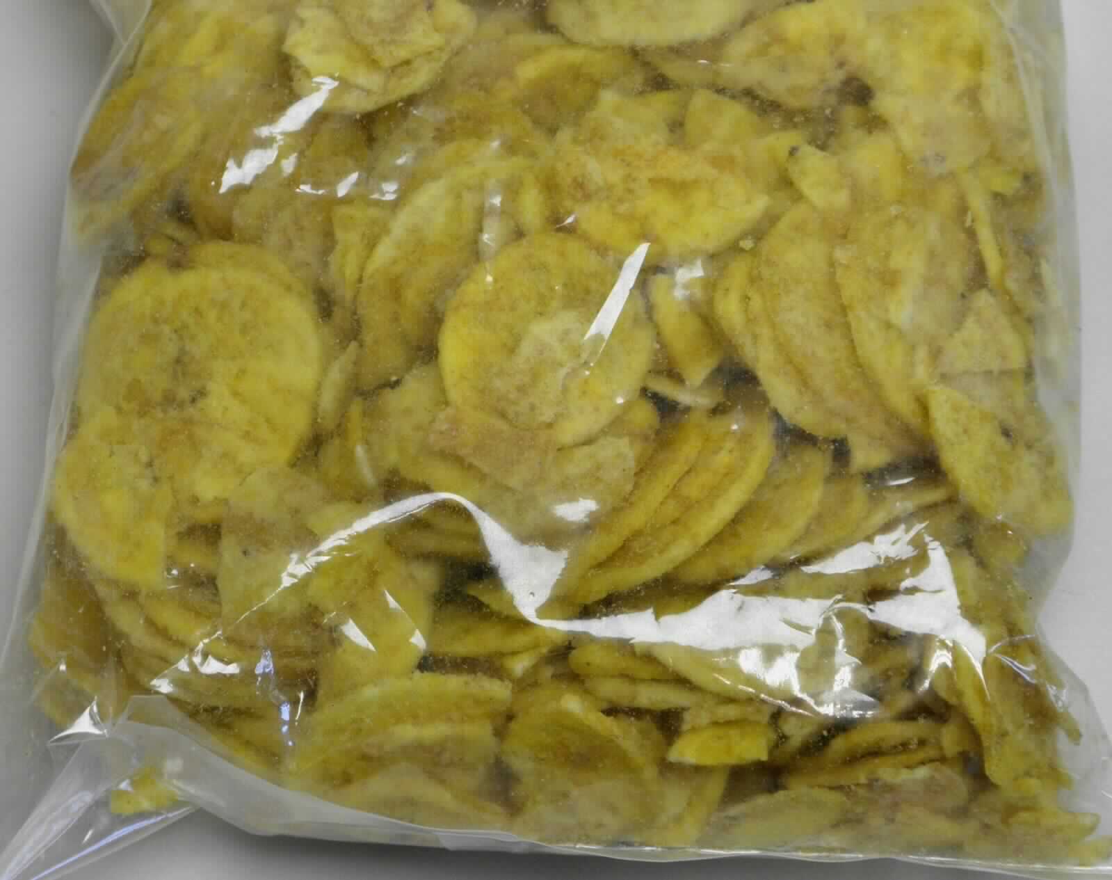 Kochbananen, zubereitet.

Antragsangaben (als zutreffend unterstellt): Bananenchips. In Öl ausgebackene Chips aus Plantainbananen. Aufmachung: in Verkaufseinheiten mit einem Gewicht des Inhalts von 50, 200 oder 1.000 g.
Zutaten (gem. vorgelegtem Warenetikett): Plantainbananen, Palmöl, Salz, Kurkuma, Antioxidans.

Beschaffenheit des vorgelegten Warenmusters: gelb-beige, in ca. 2 mm dicke Scheiben geschnittene, knusprige Bananen, kaum süß, leicht fettig, leicht salzig und nur schwach nach Bananen schmeckend. Alkohol (lt. Angabe): nicht enthalten. Zugesetzter Zucker i. S. der ZAnm 3, 2. Anstrich zu Kap 20 (gem. Untersuchungsergebnis): enthalten.

Früchte, Nüsse und andere genießbare Pflanzenteile, in anderer Weise zubereitet oder haltbar gemacht, auch mit Zusatz von Zucker, anderen Süßmitteln oder Alkohol, anderweit weder genannt noch inbegriffen, andere als in den Unterpositionen 2008 11 bis 2008 97 des Harmonisierten Systems genannt, ohne Zusatz von Alkohol, mit Zusatz von Zucker, in unmittelbaren Umschließungen mit einem Gewicht des Inhalts von 1 kg oder weniger, kein Ingwer, keine tropischen Früchte, keine Apfelscheiben, andere.