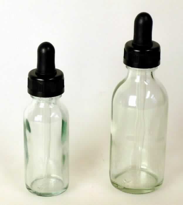 Flasche aus Glas, sog. Pipettenflakon, nicht gefärbt, Foto siehe Anlage,
- zylinderförmige Flasche aus gewöhnlichem, nicht gefärbtem Glas,
- zur Öffnung hin schmäler werdend,
- mit einem kurzen Hals mit Schraubgewinde,
- in verschiedenen Größen von 5 ml bis 200 ml (laut Antrag),
- mit einem Schraubdeckel aus Kunststoff mit integriertem Tropfenzähler,
- - mit einer innen angesetzten, spitz zulaufenden Pipette aus Glas,
- - mit einem auf dem Deckel befestigten Tropfbalg aus Kunststoff,
- die Glasflasche bestimmt nach dem Umfang und ihrer Bedeutung in Bezug auf
  die Verwendung den wesentlichen Charakter der zusammengesetzten Ware,
- soll dem Transport und der Aufbewahrung verschiedenster Flüssigkeiten dienen.

"Flasche aus nicht gefärbtem Glas, zu Transport- oder Verpackungszwecken,
 nicht aus Glasröhren hergestellt, mit einem Nenninhalt von weniger als 2,5 l,
 weder für Nahrungsmittel und Getränke noch für pharmazeutische Erzeugnisse"