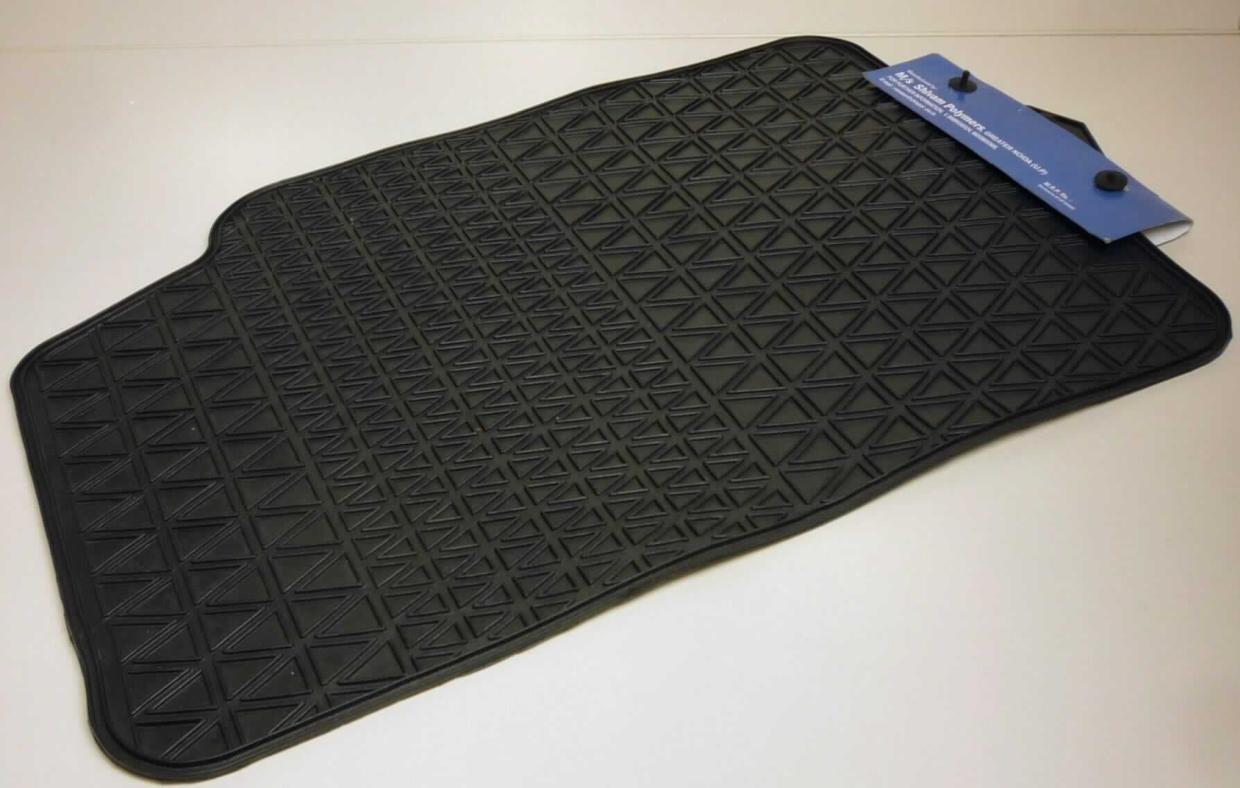 Angaben des Antragstellers: Fußmattensatz ( 4 teilig ) aus Naturkautschuk und recyceltem Kautschuk

Farbe: schwarz

Feststellungen an einem Warenmuster: 
Es wurde eine Fußmatte für die Verwendung in Kraftfahrzeugen vorgelegt. Die Matte ist speziell zugeschnitten und besteht aus einem schwarzen Kautschuk.

Befund:
Bodenbeläge aus Weichkautschuk der Unterposition 4016 9100